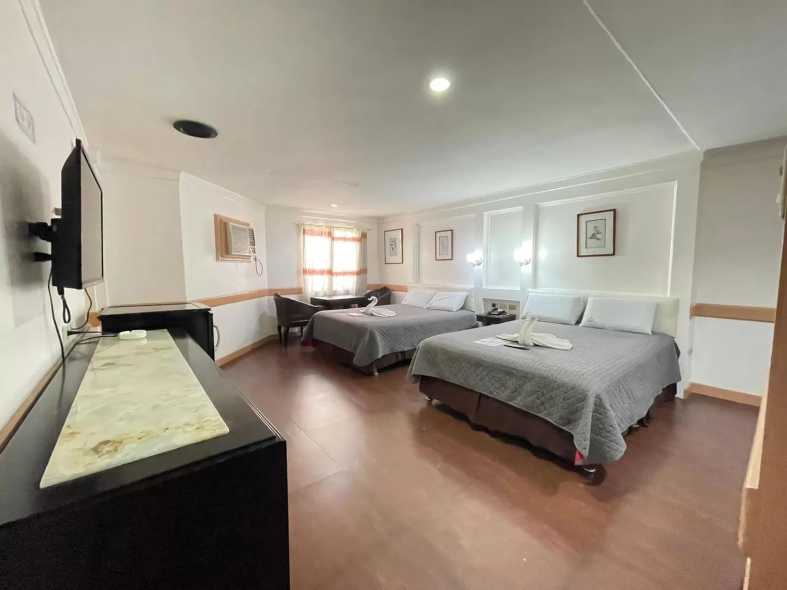 Photo of the whole room, Bed in Town and Country Hotel V Mapa