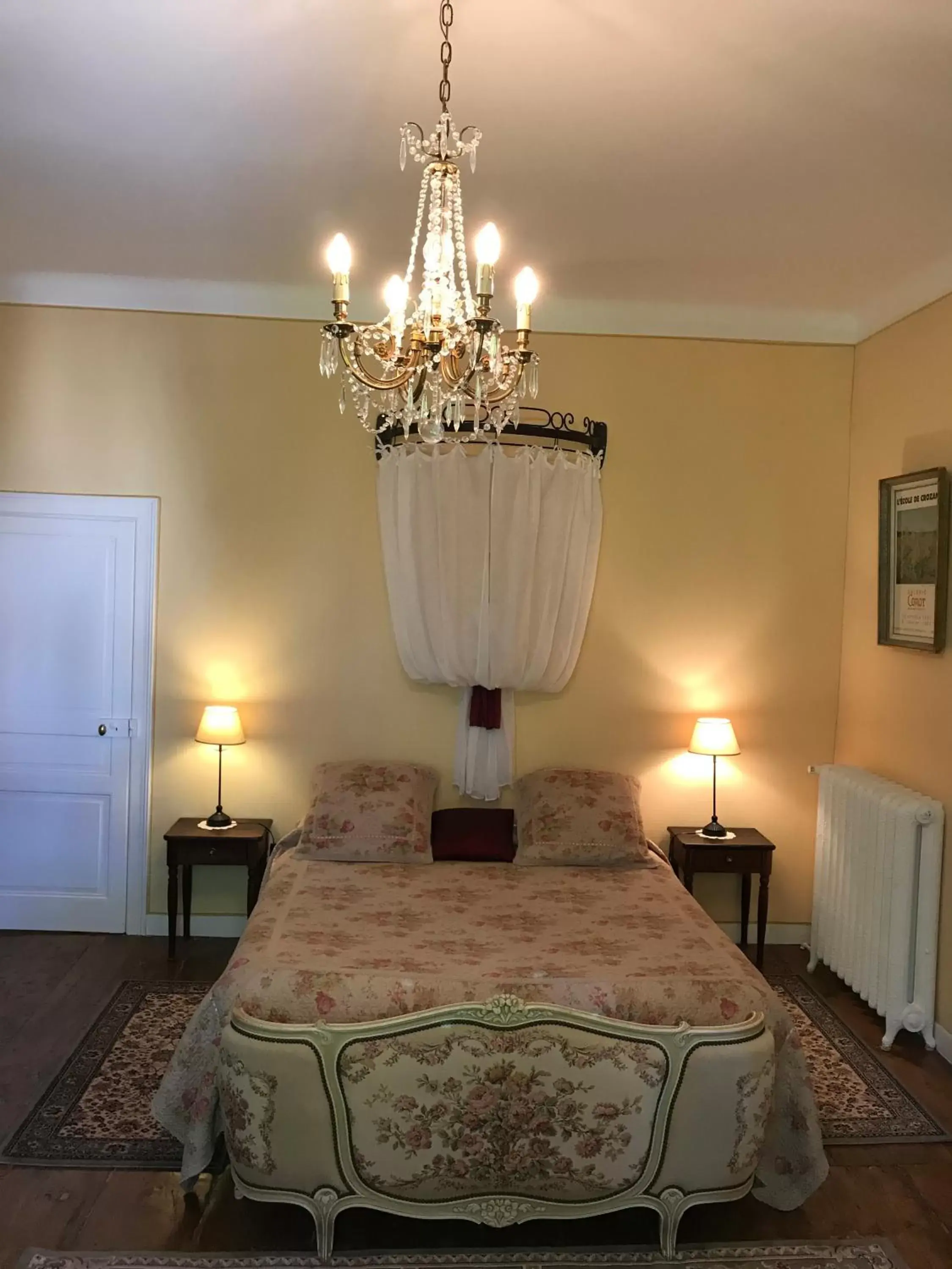 Photo of the whole room, Bed in Le Clos de La Muse