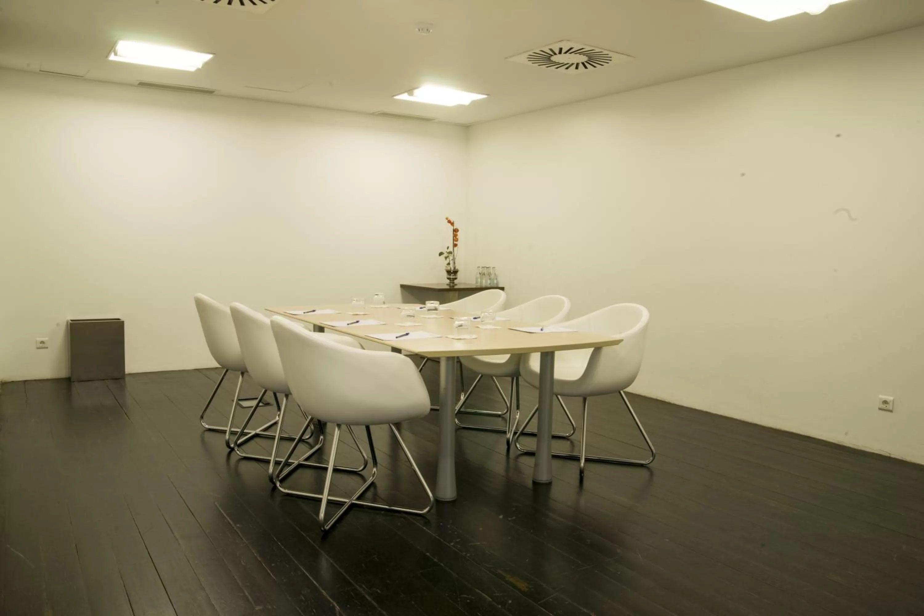 Business facilities in Hotel Jeronimos 8