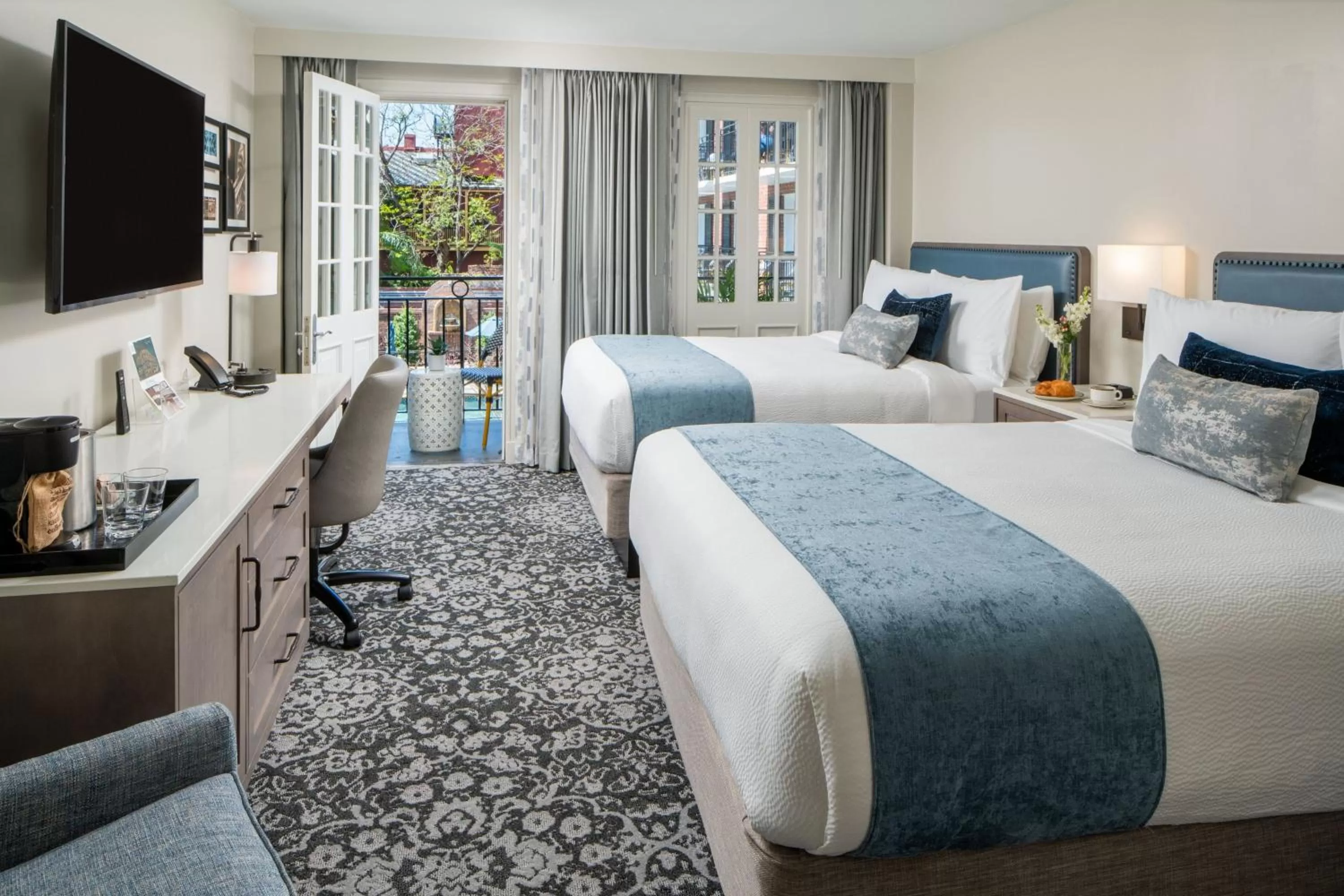 Photo of the whole room, Bed in Four Points by Sheraton French Quarter