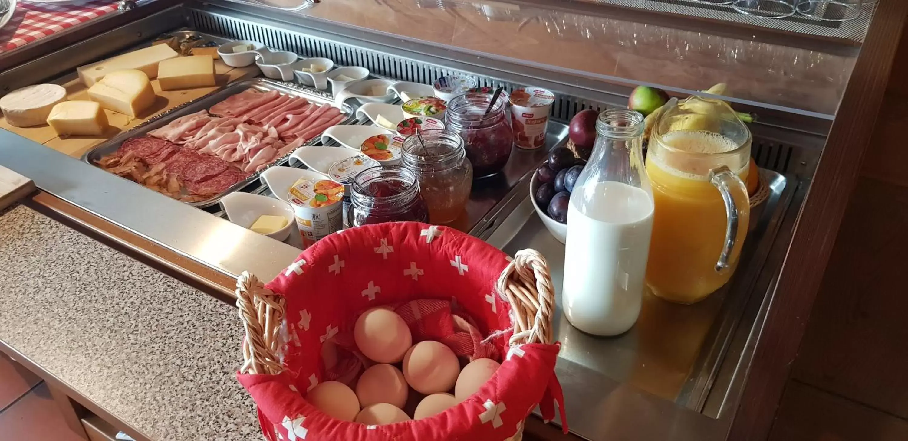Buffet breakfast in Gasthaus Platten