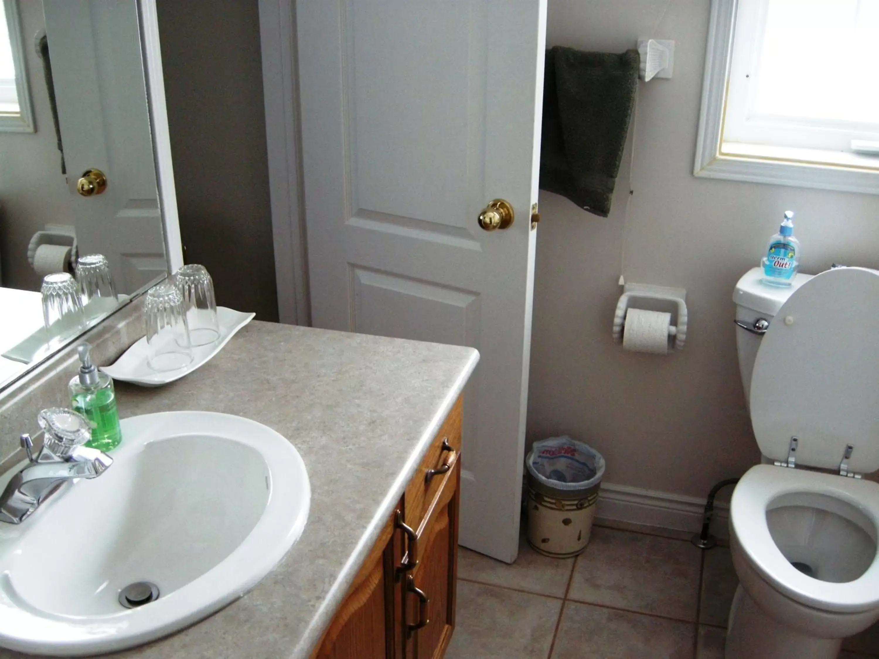 Bathroom in Tucked Inn the Harbour B&B