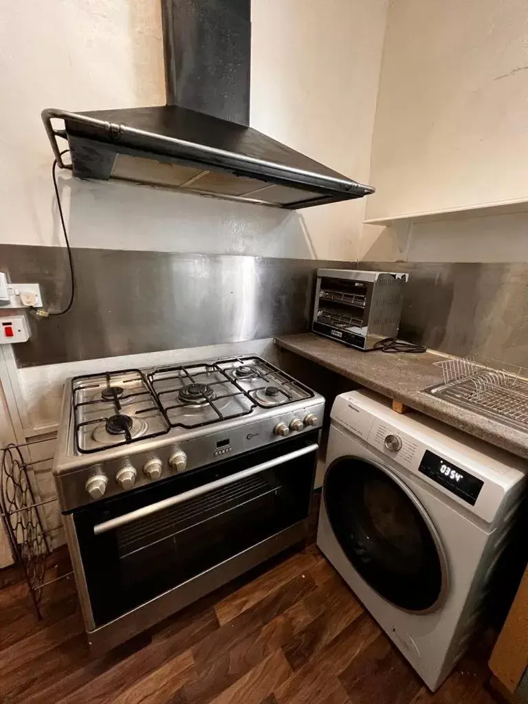 Kitchen/Kitchenette in BLACKPOOL MERCY Inn HOTEL