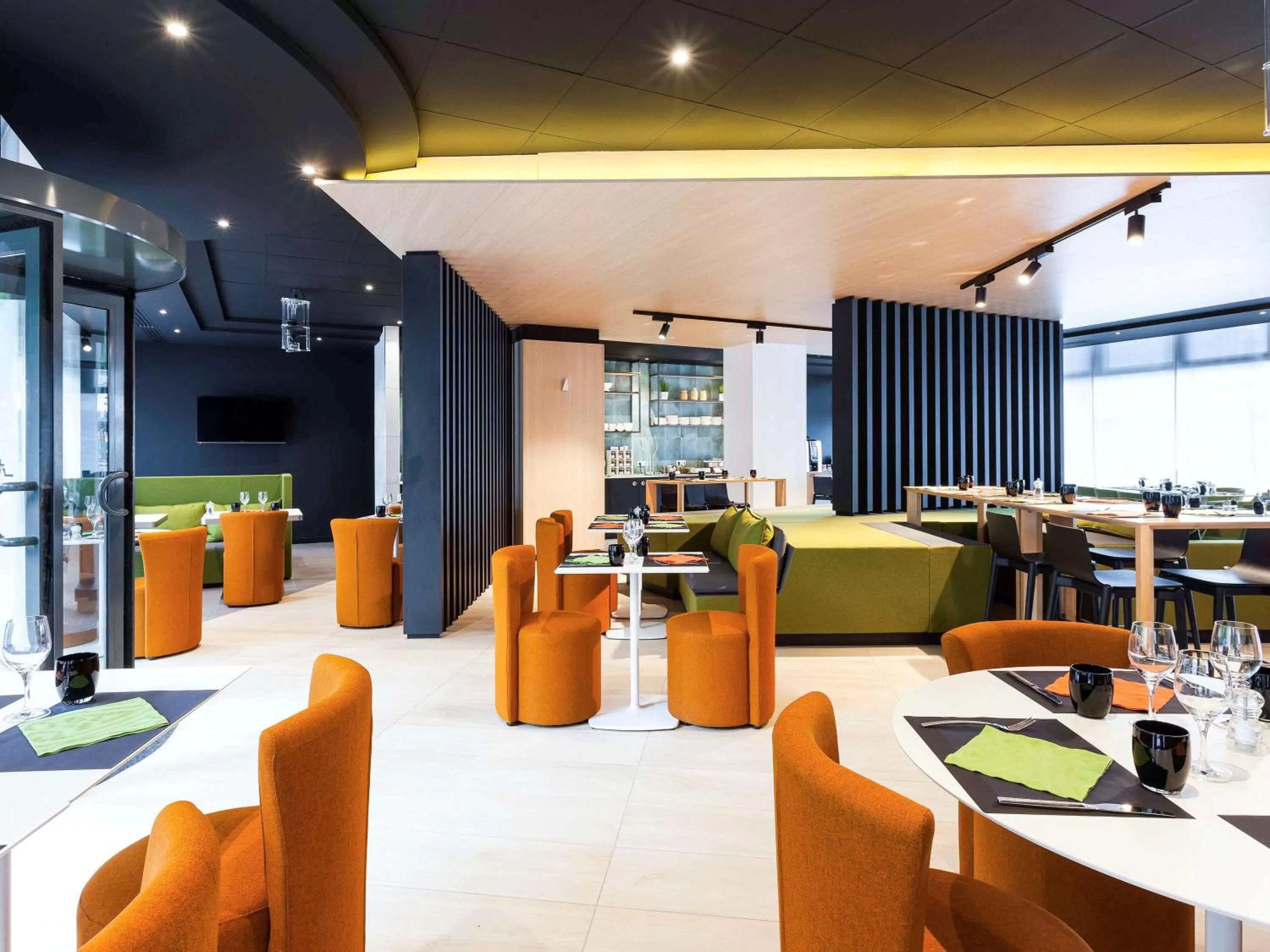 Restaurant/places to eat in Novotel Tours Centre Gare