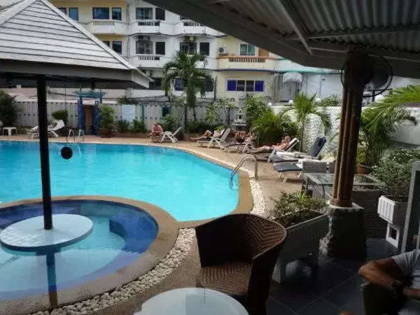 Property building, Swimming Pool in Marine paradise Encore