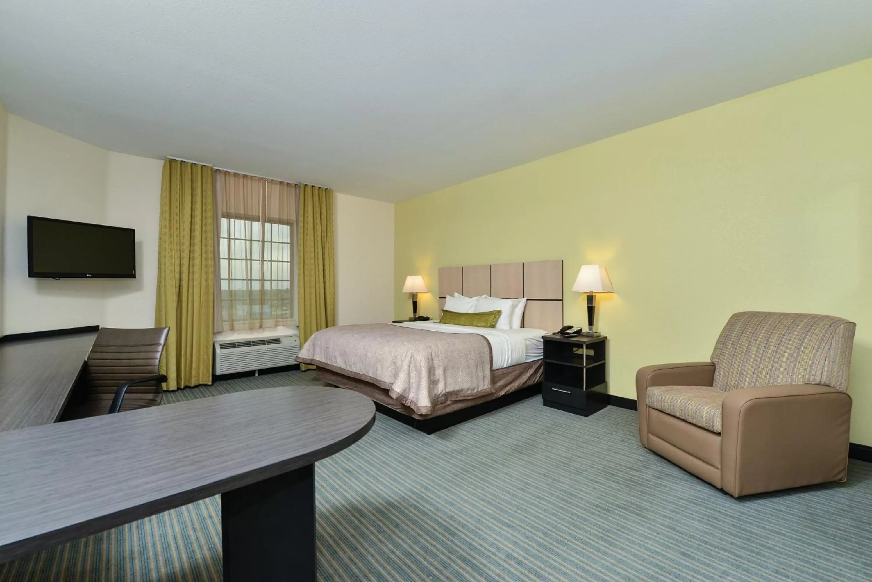 Photo of the whole room, Bed in Candlewood Suites Monahans by IHG