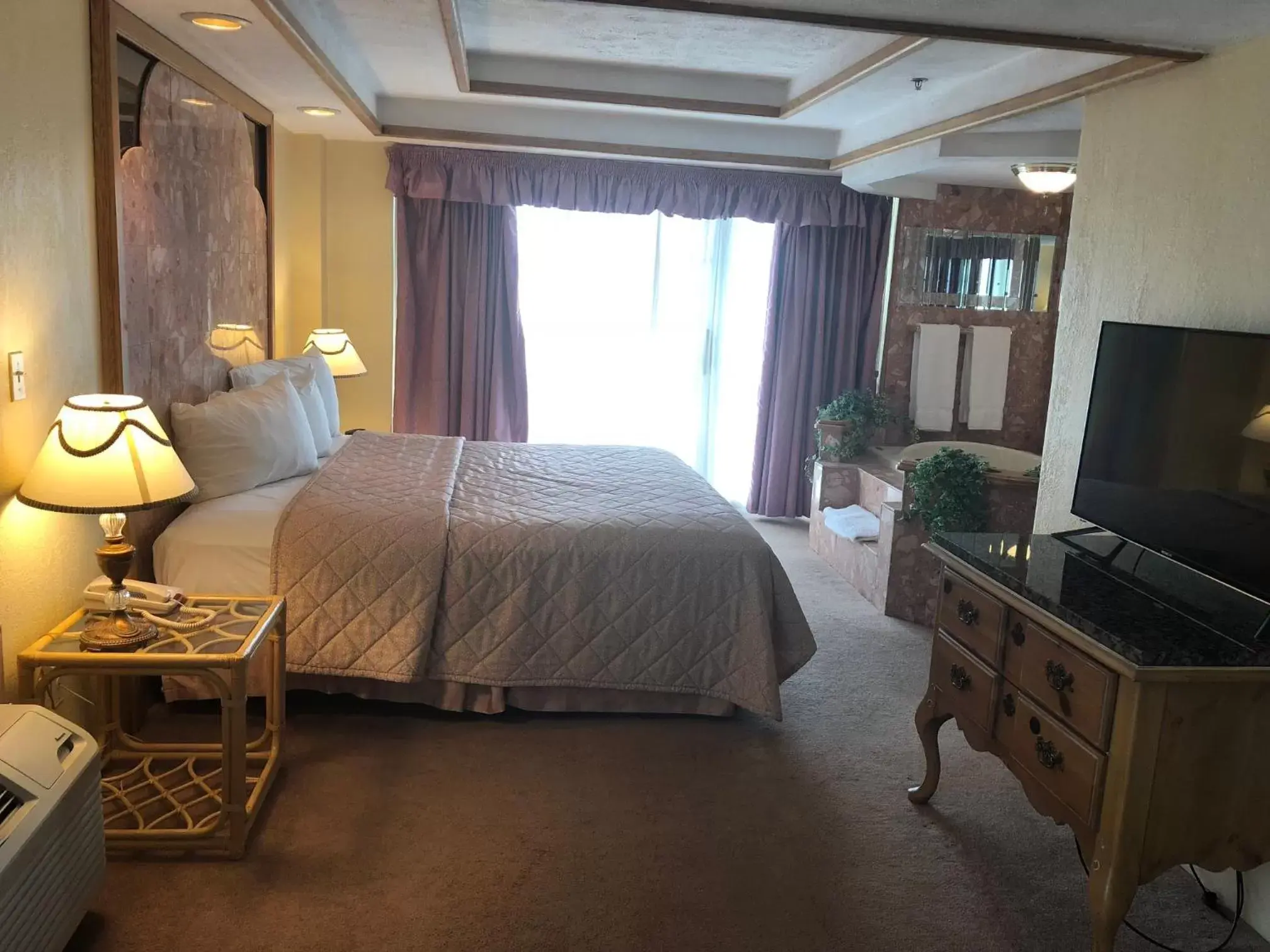 Bed in Riveredge Resort Hotel