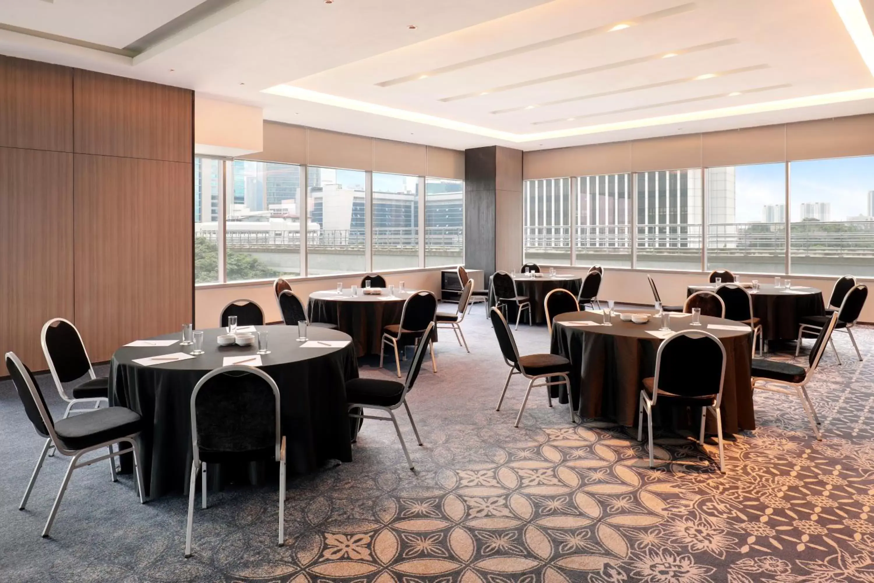 Business facilities, Restaurant/Places to Eat in Mercure Jakarta Gatot Subroto