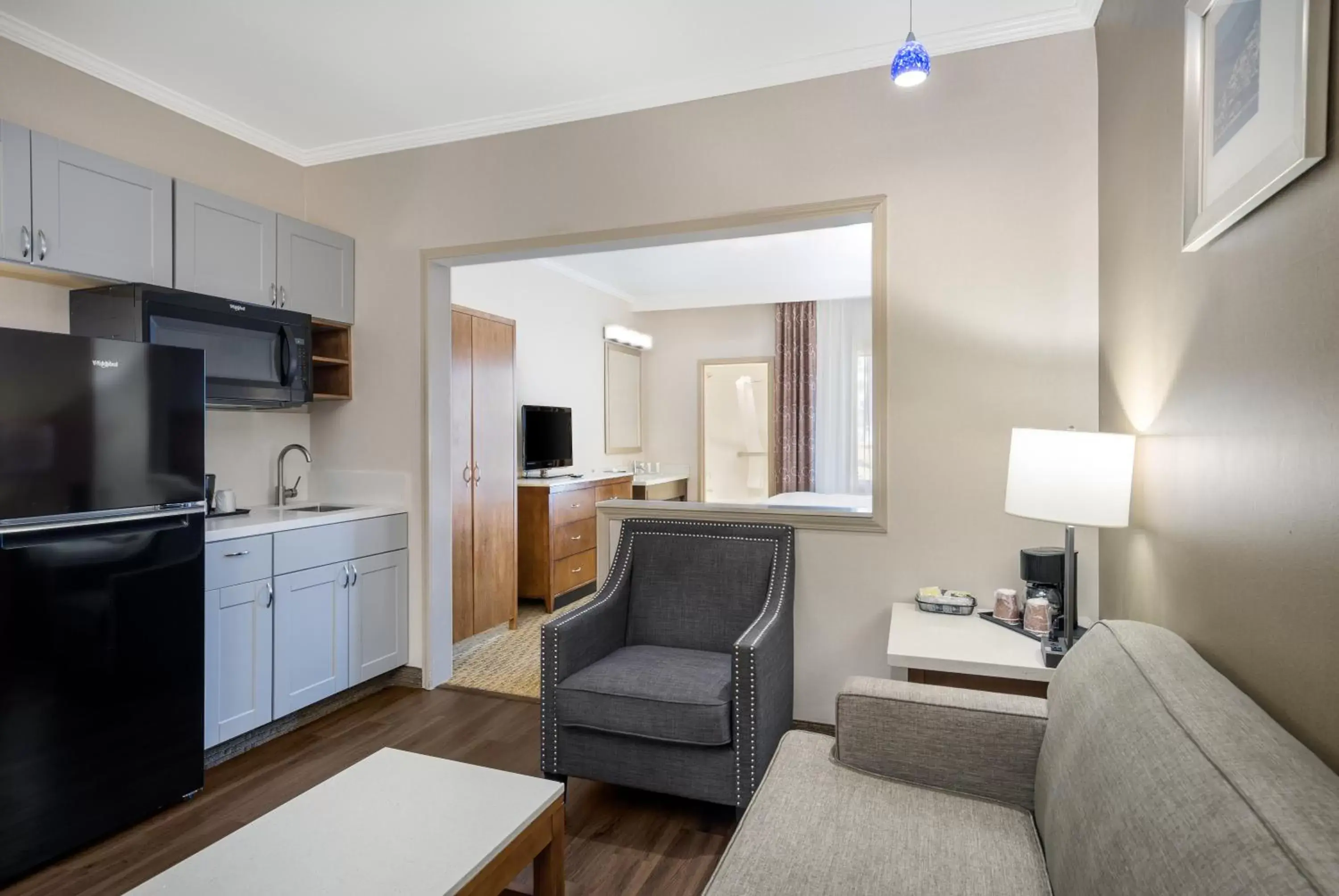 Seating Area in MainStay Suites John Wayne Airport, a Choice Hotel