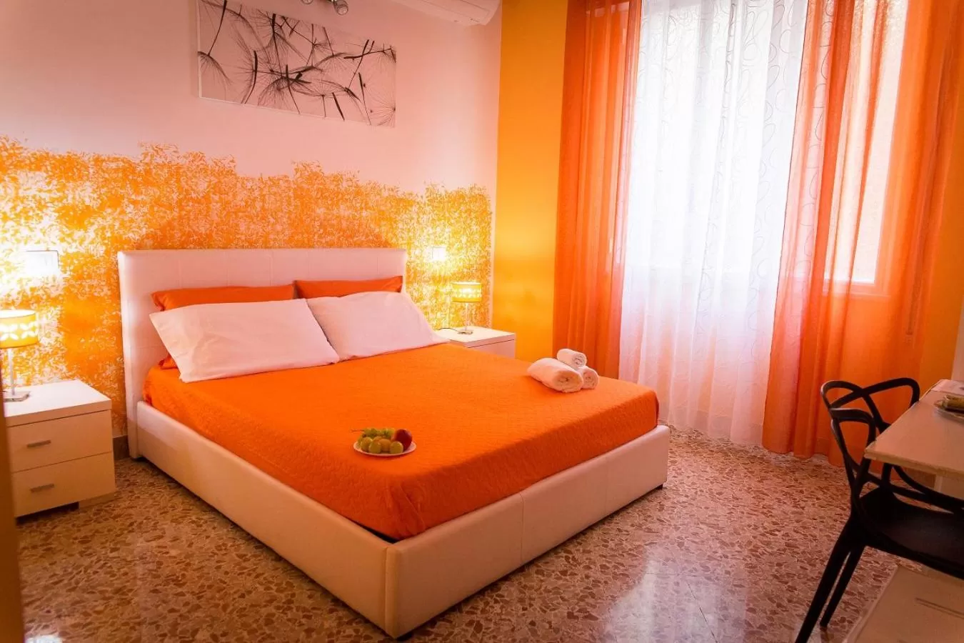 Photo of the whole room, Bed in Colors B&B