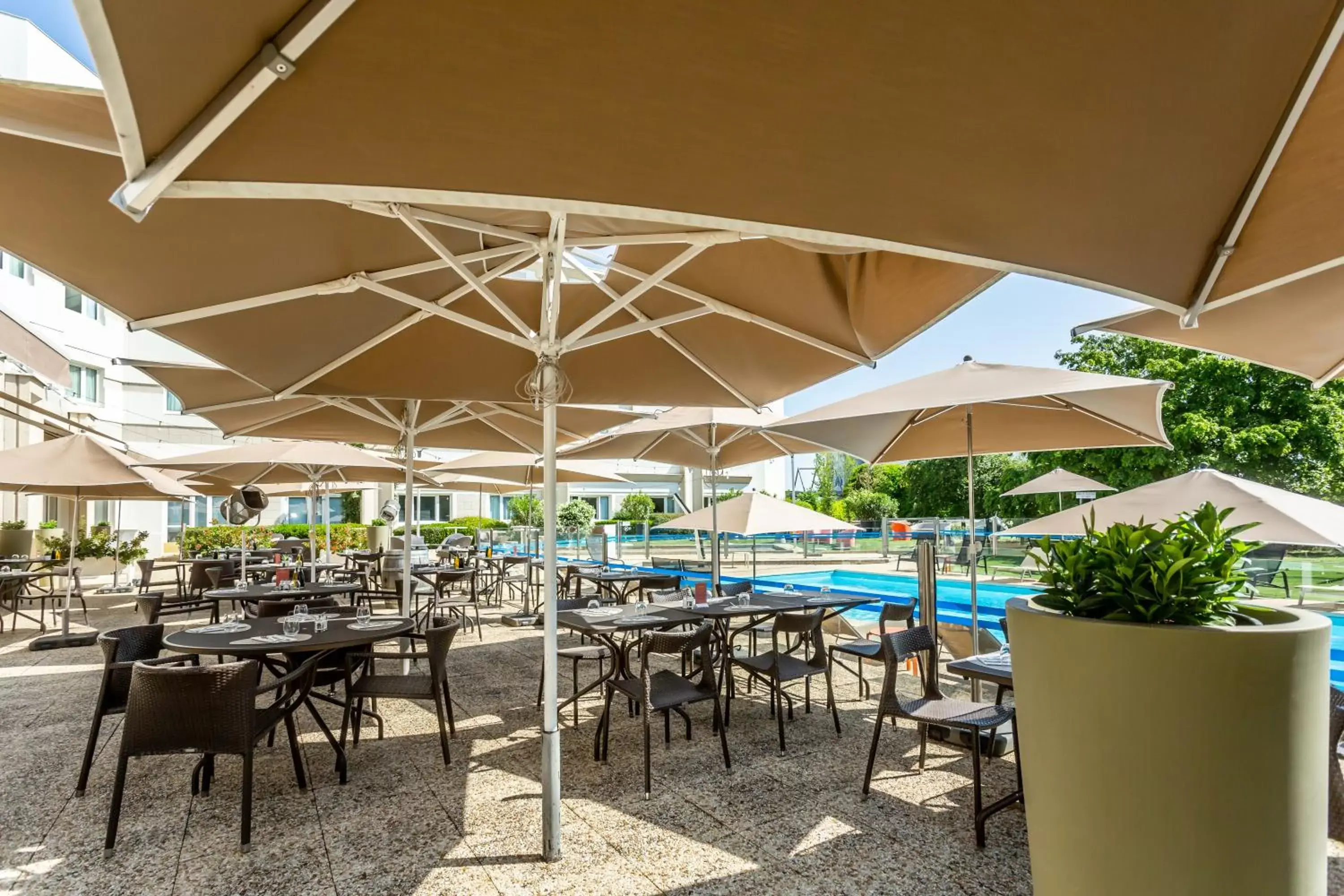 Patio, Restaurant/Places to Eat in Novotel Bourges