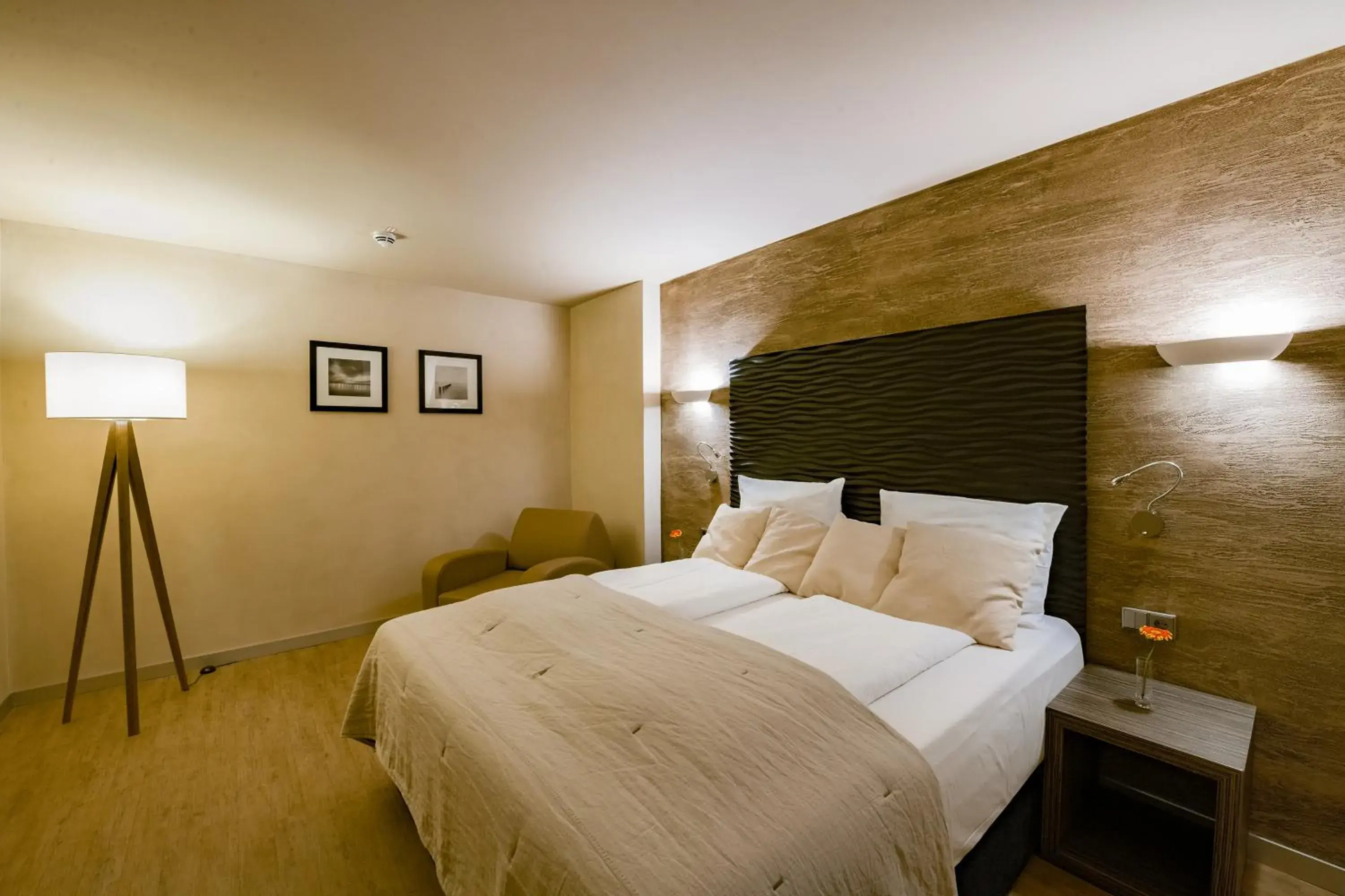 Bedroom, Bed in Artim Hotel