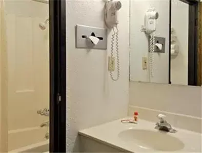 Bathroom in Americas Stay Inn-Leavenworth