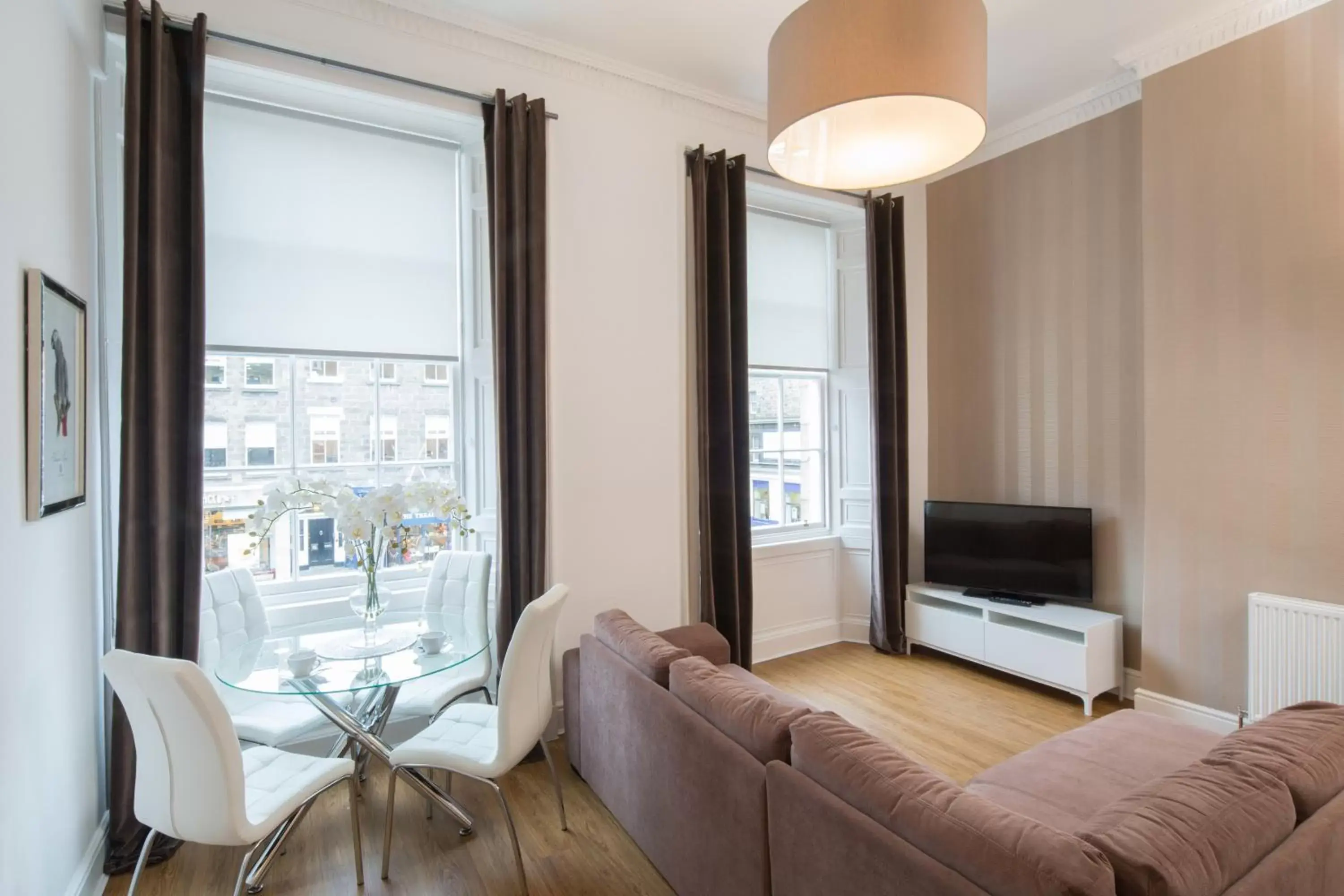 TV and multimedia, Seating Area in Edinburgh Castle Apartments