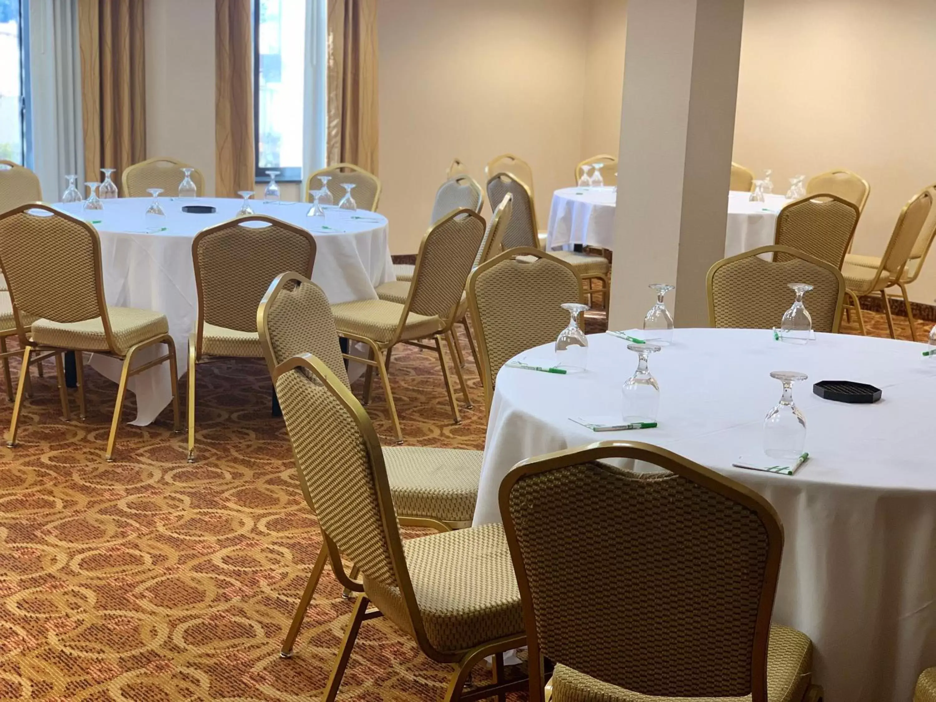Meeting/conference room, Restaurant/Places to Eat in Clarion Hotel & Suites Conference Center Memphis Airport