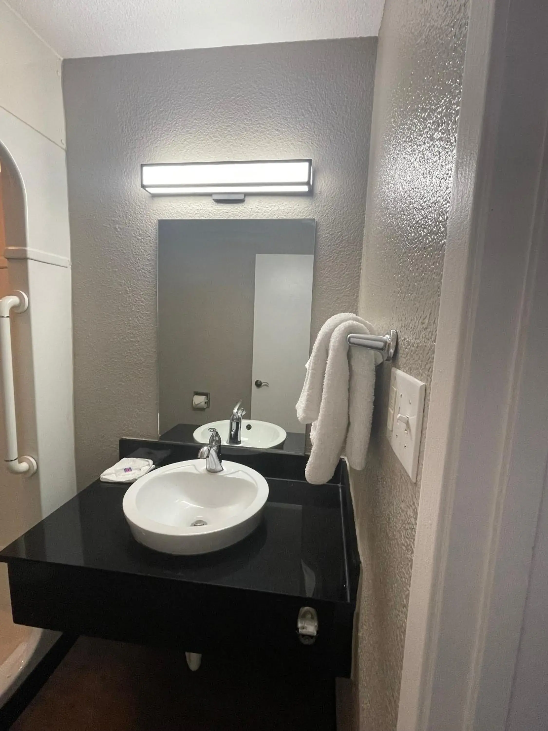 Bathroom in Motel 6-Bakersfield, CA - South