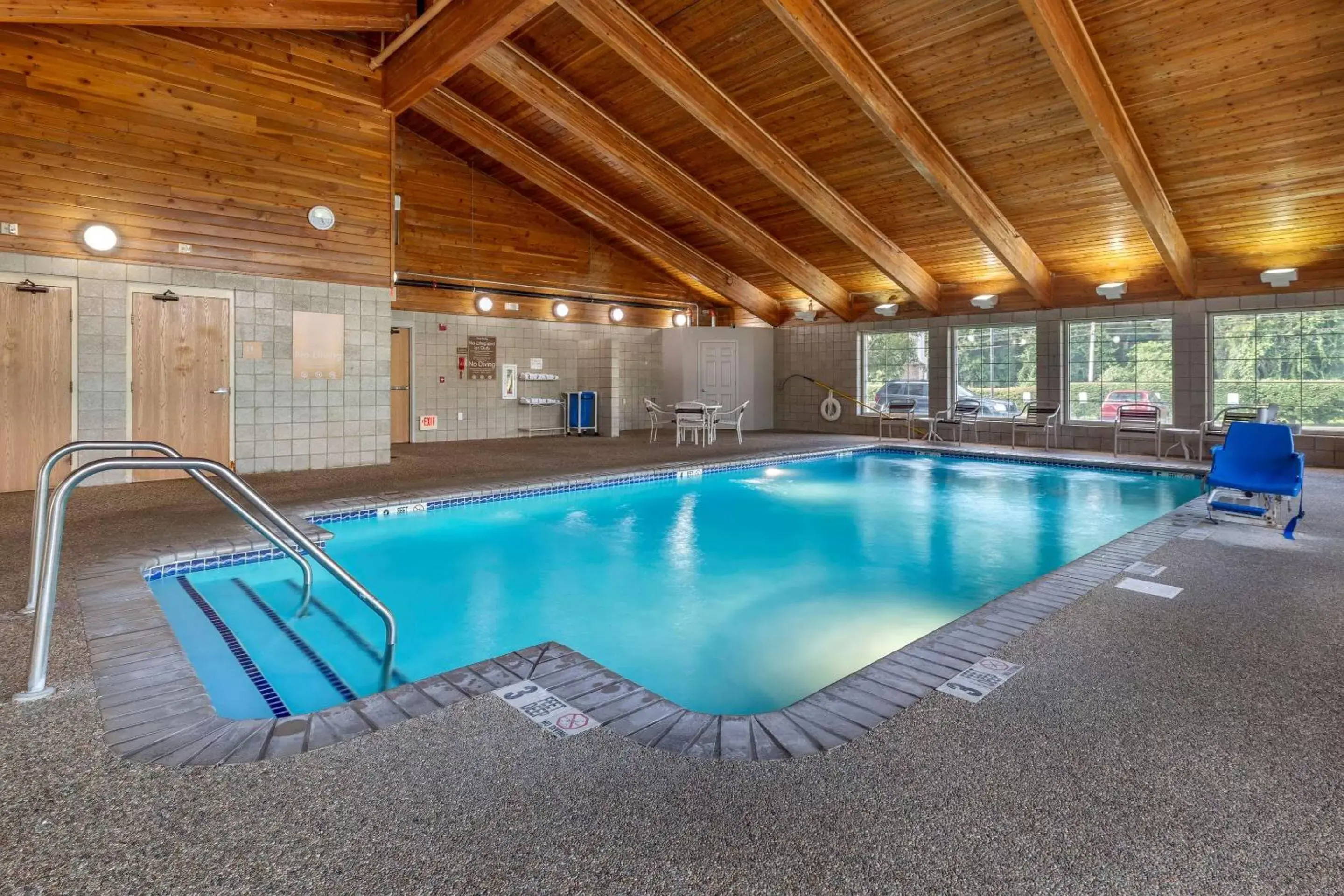 Activities, Swimming Pool in Comfort Inn