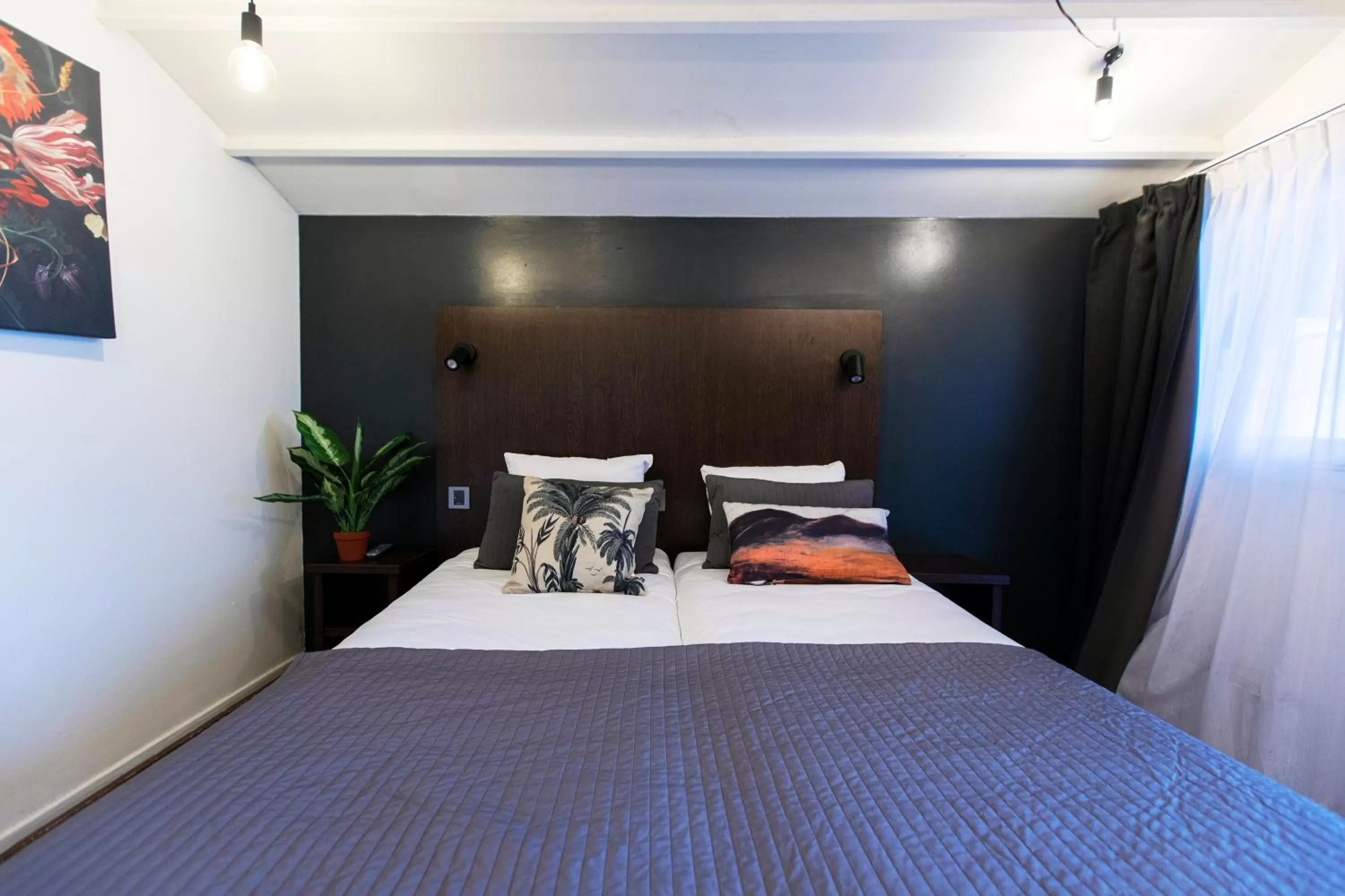 Bed in Quentin England Hotel