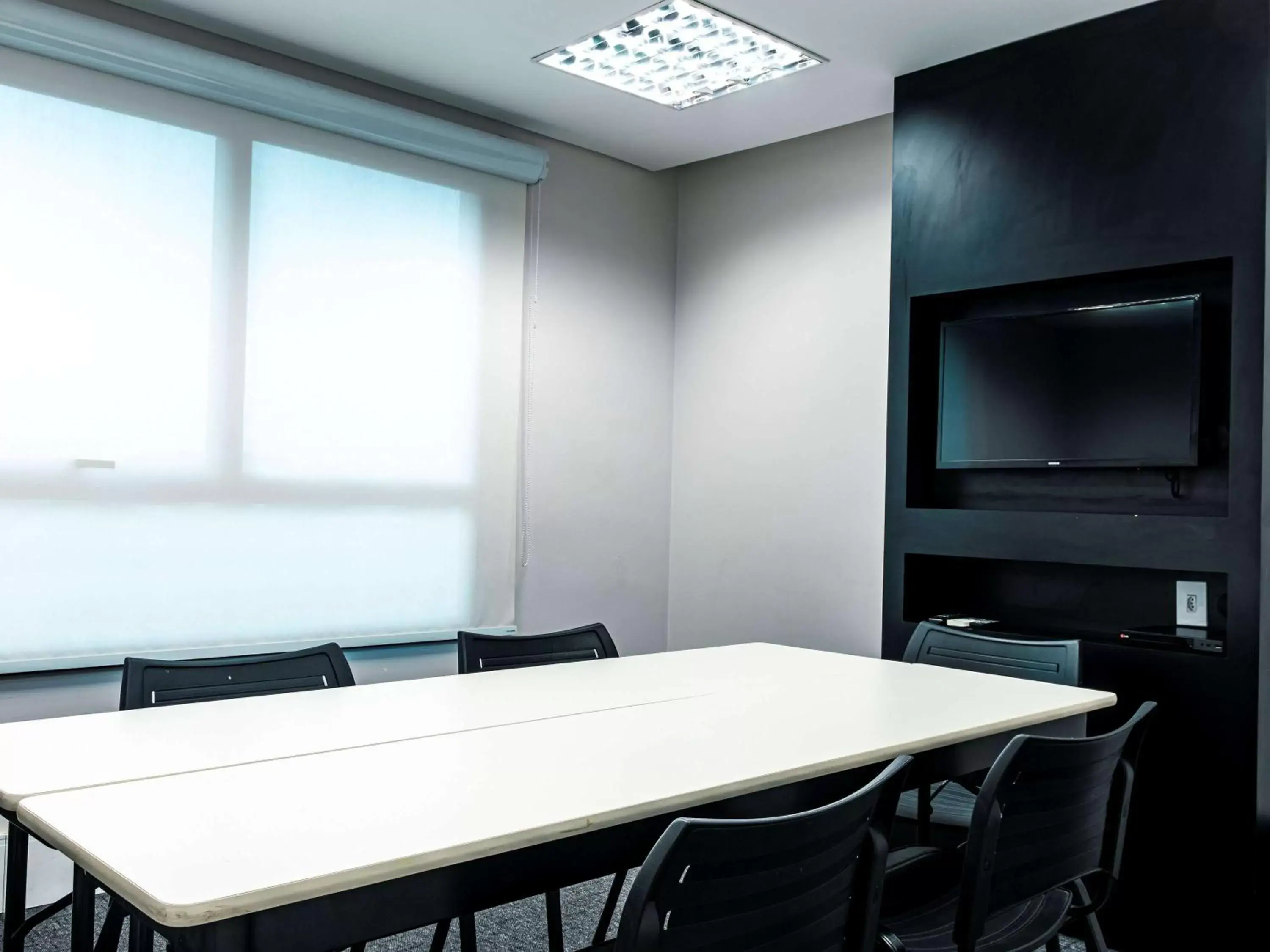 Meeting/conference room in ibis Styles Alagoinhas