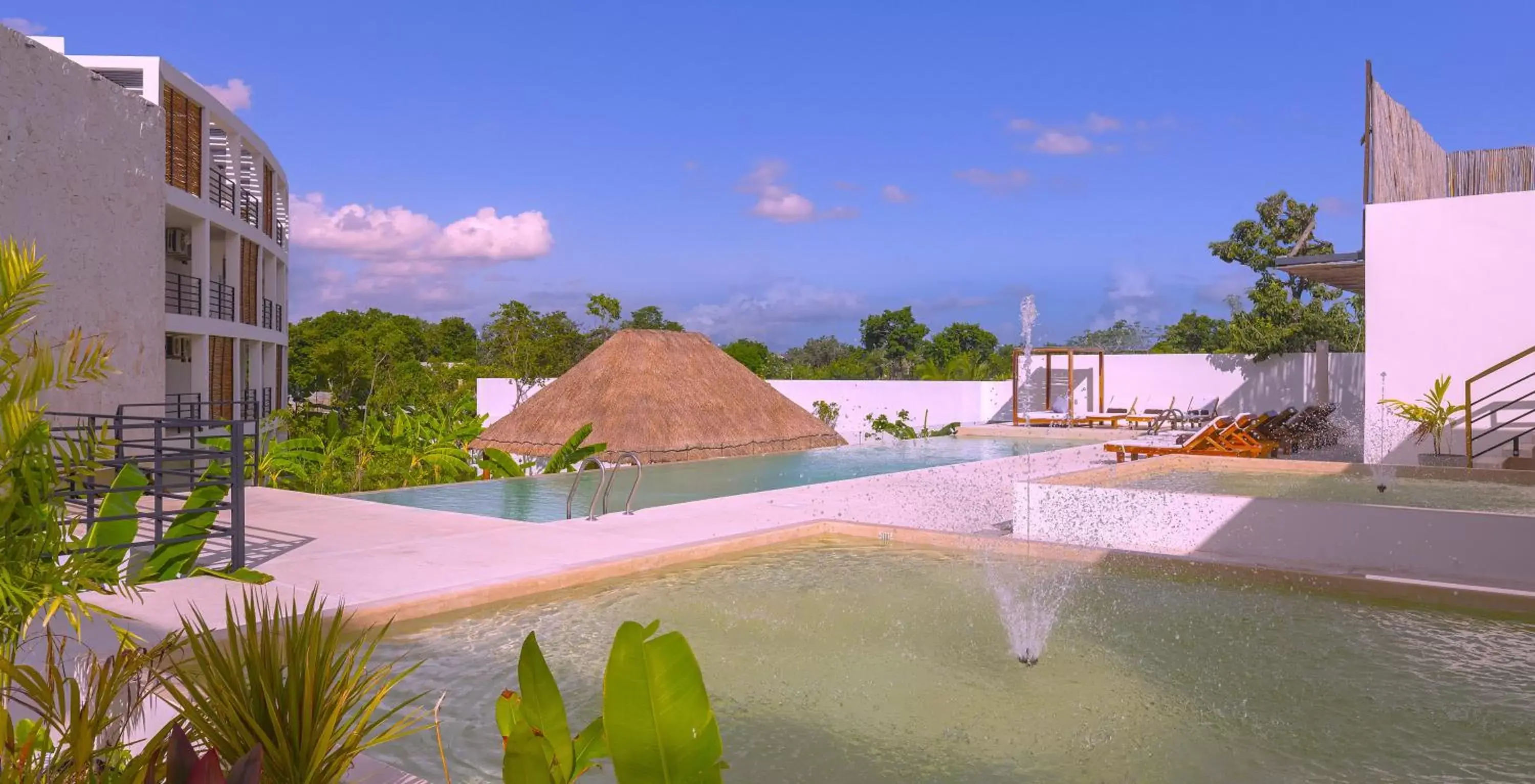 Property building, Swimming Pool in The Waves Tulum