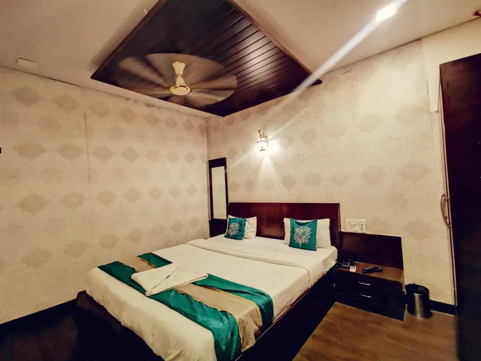 Bedroom, Bed in Sai Sharan Stay Inn- Near MIDC Turbhe Navi Mumbai