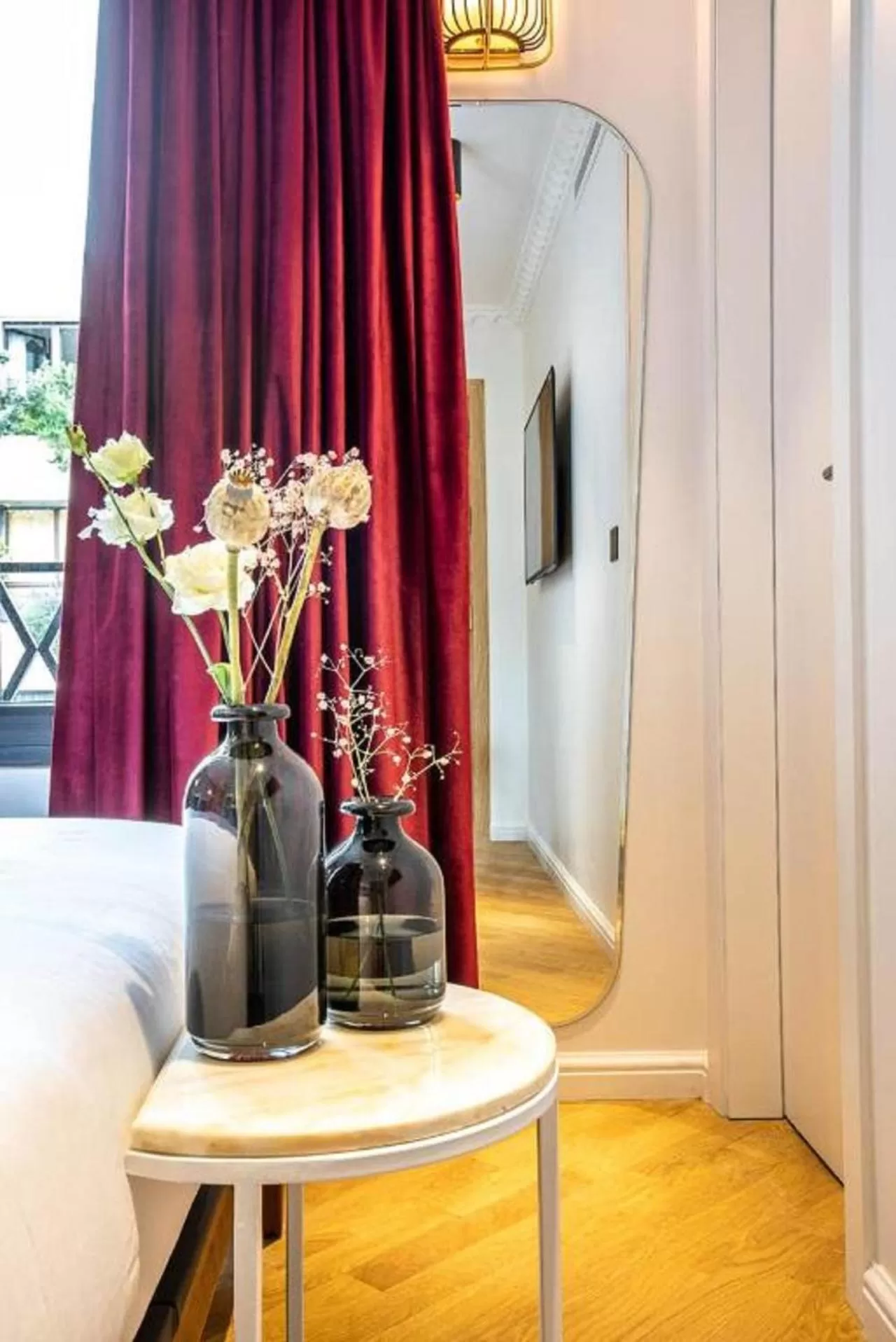 Decorative detail in Rose Bourbon