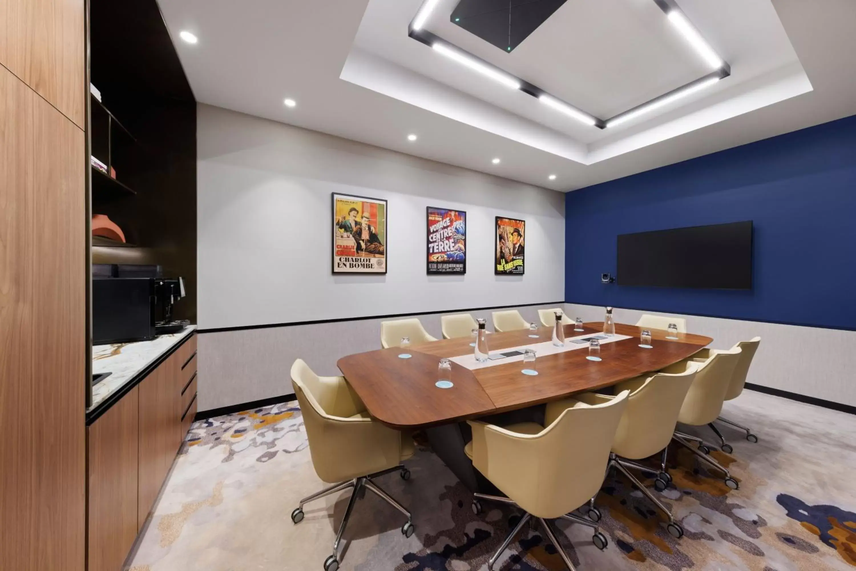 Meeting/conference room, TV/Entertainment Center in Le Méridien Melbourne