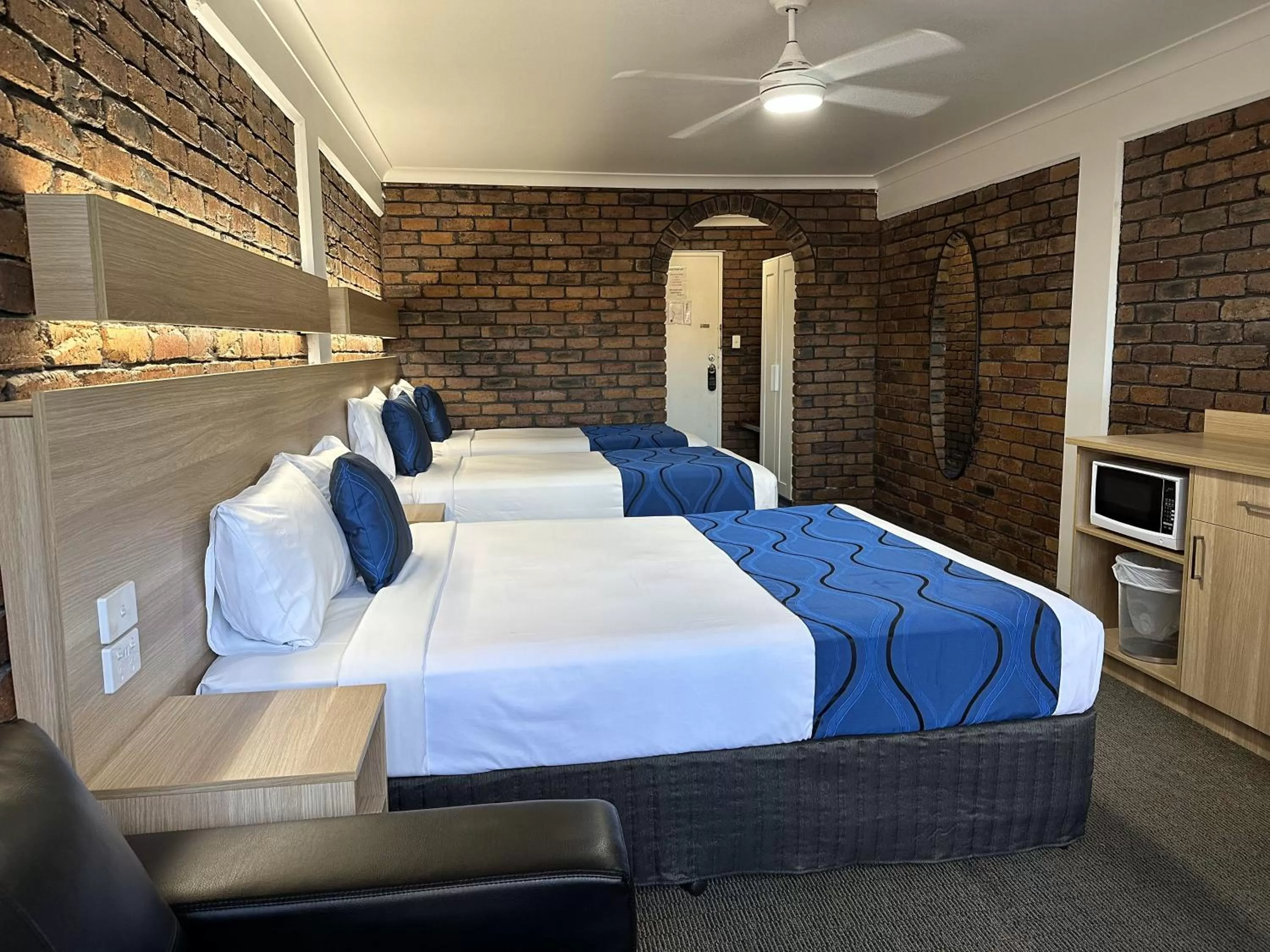 Photo of the whole room, Bed in Logan City Motor Inn