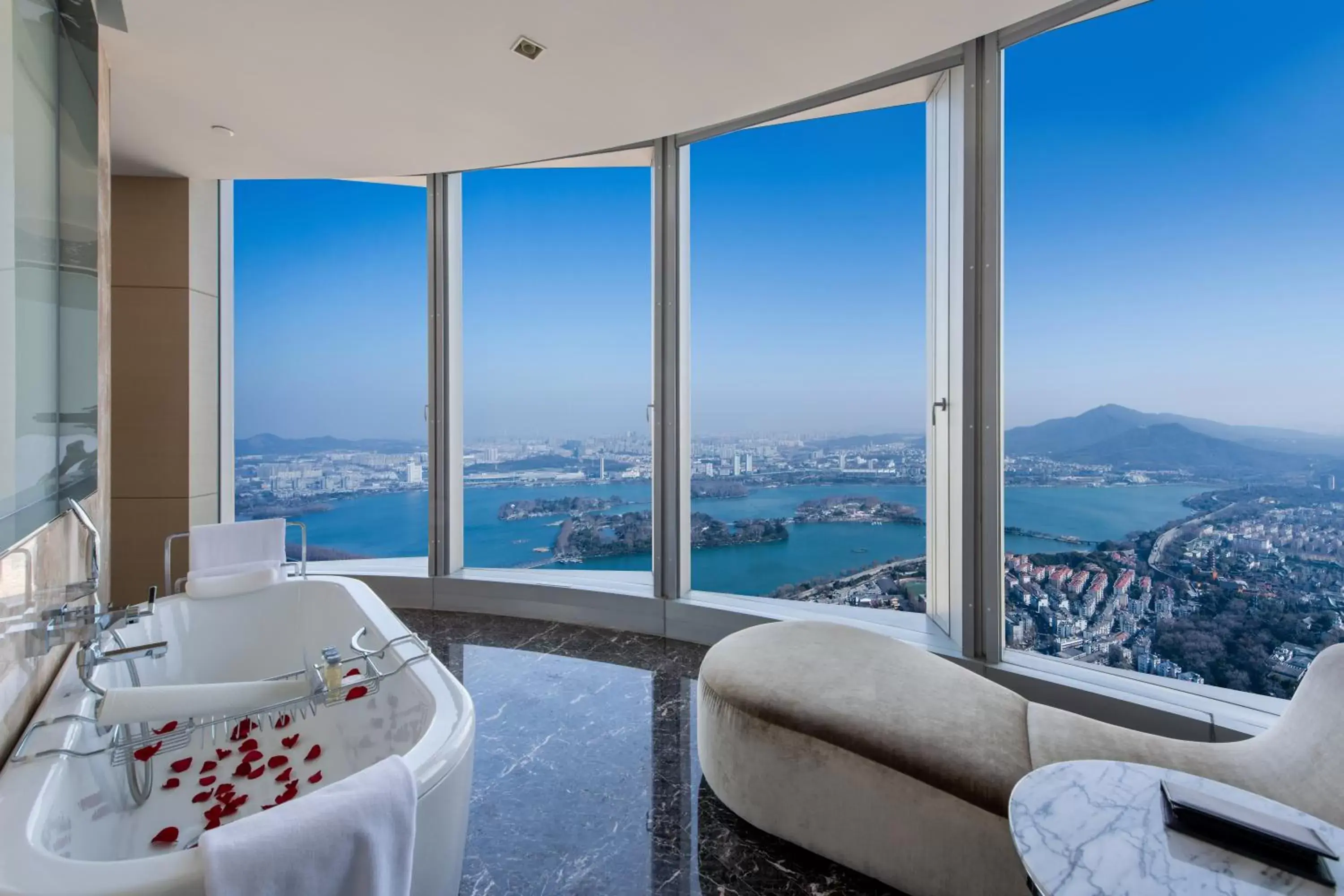 Bathroom, Mountain View in InterContinental Nanjing, an IHG Hotel