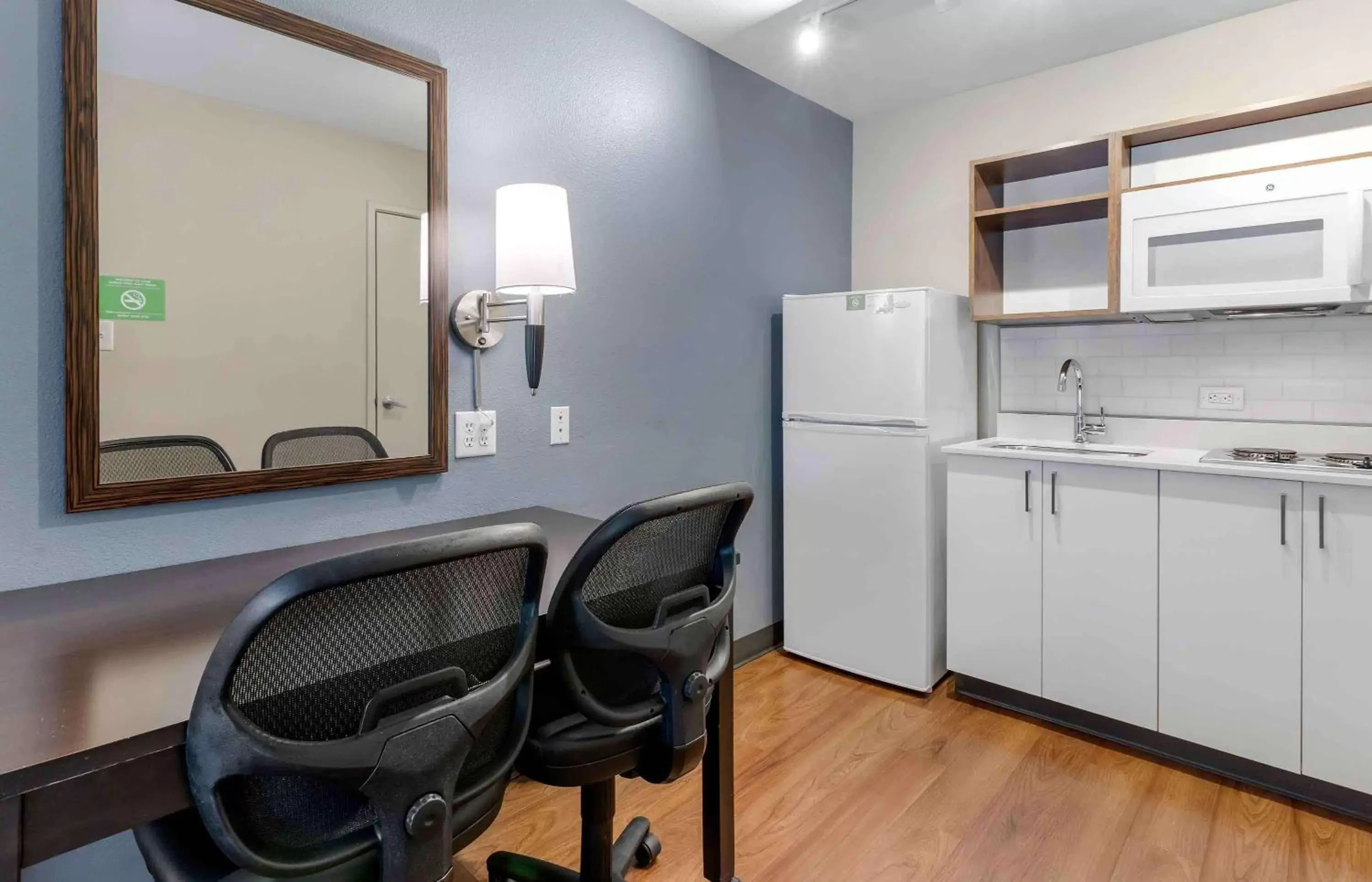 Bedroom, Kitchen/Kitchenette in Extended Stay America Suites - San Francisco - San Mateo - SFO