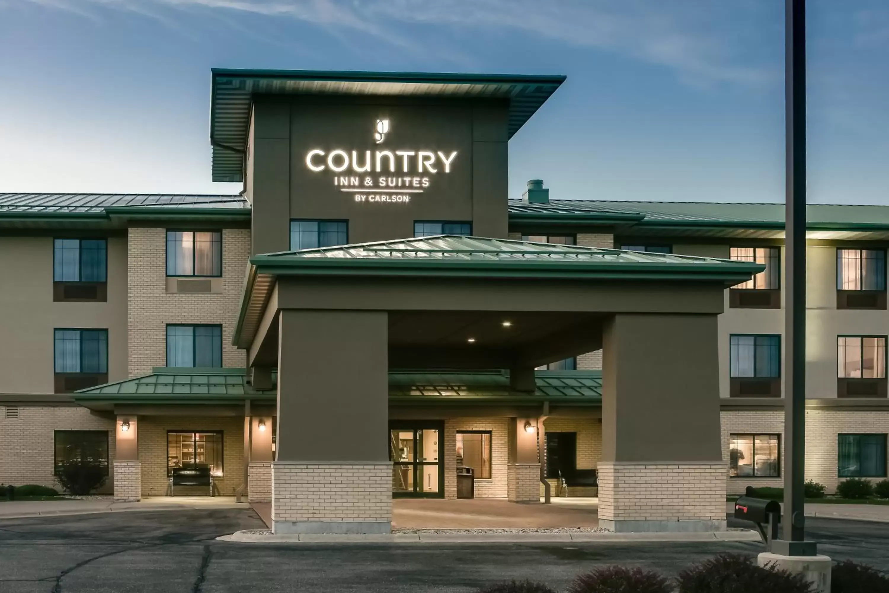 Facade/entrance, Property Building in Country Inn & Suites by Radisson, Madison West, WI