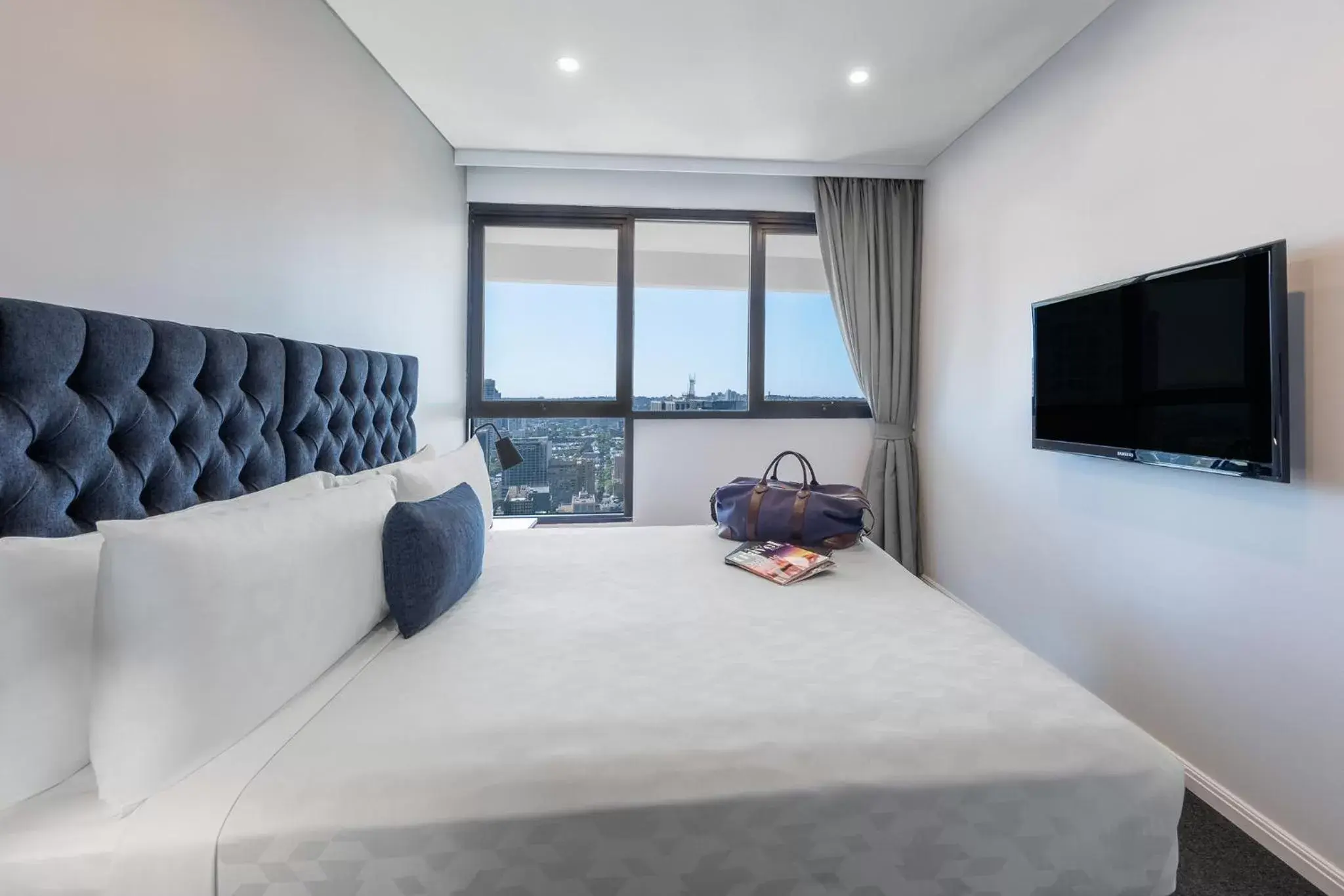 Bed in Meriton Suites Kent Street, Sydney
