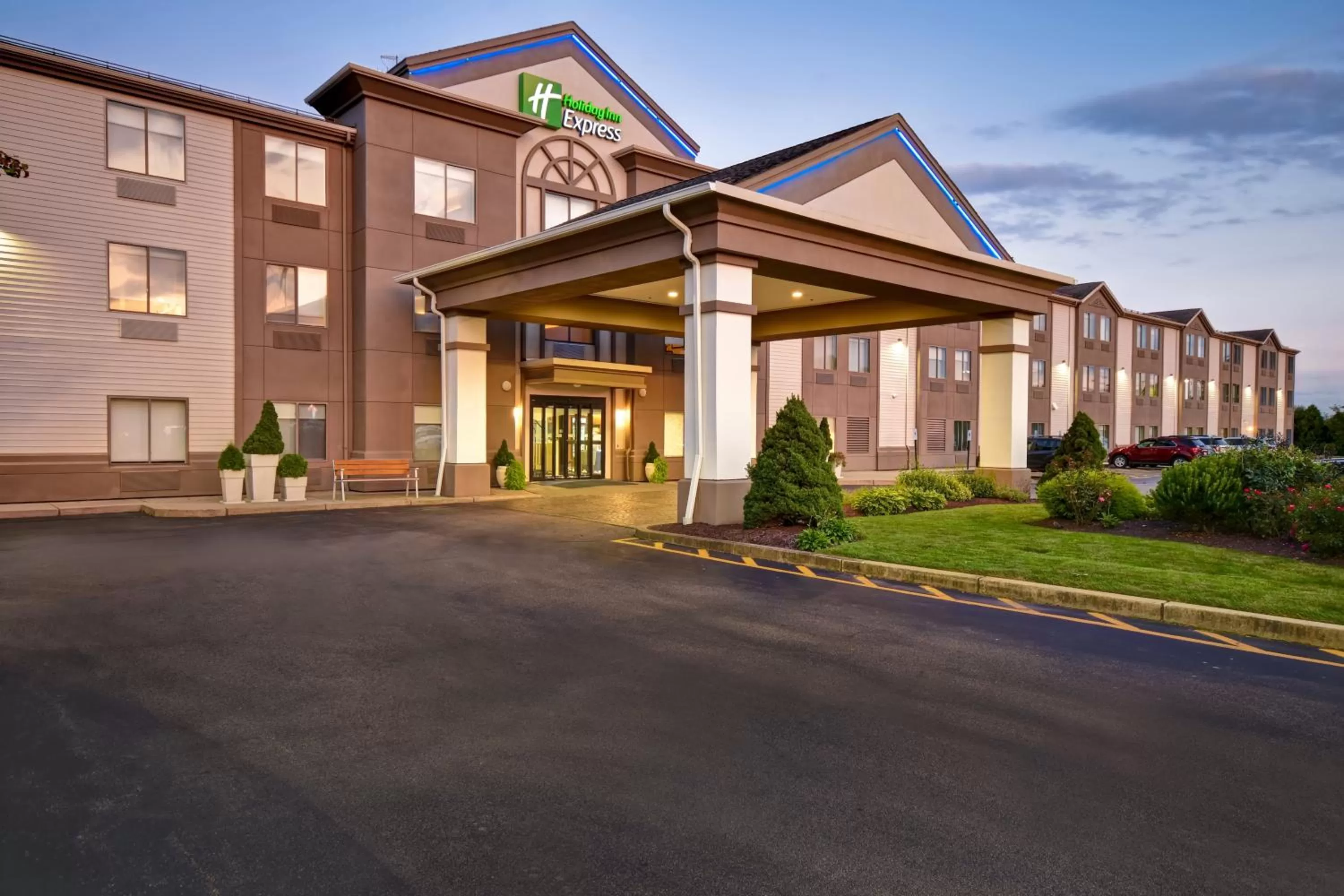Property building in Holiday Inn Express Newport North - Middletown by IHG