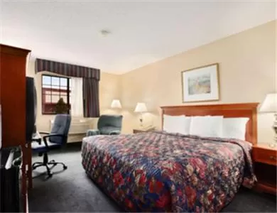 Photo of the whole room, Bed in Days Inn by Wyndham Keene NH