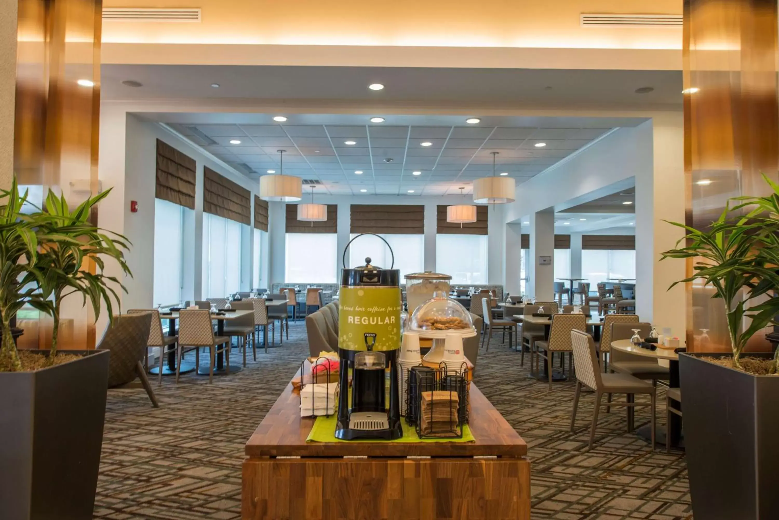 Dining area, Restaurant/Places to Eat in Hilton Garden Inn Atlanta Airport North