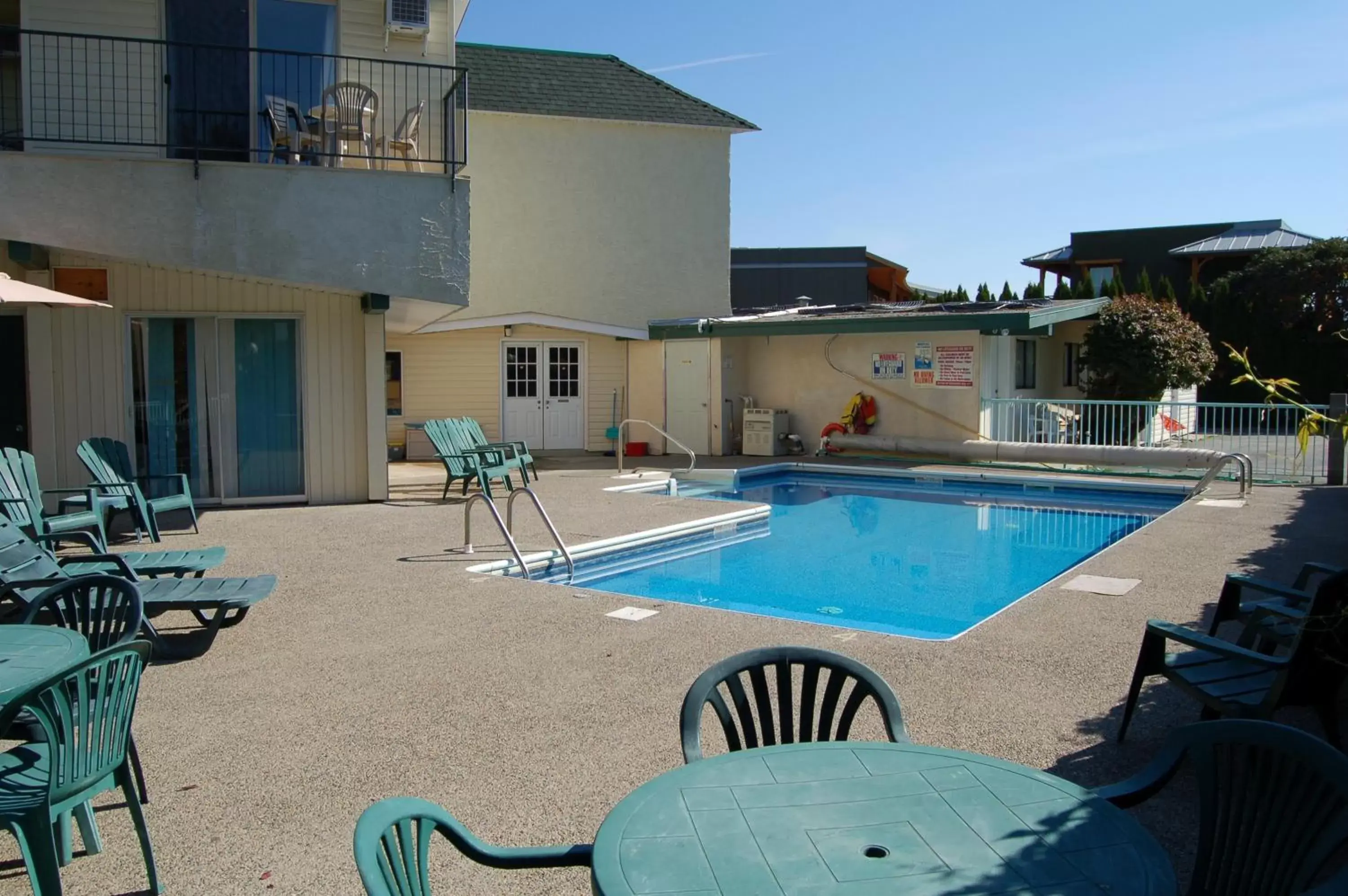 Swimming Pool in Summerland Motel