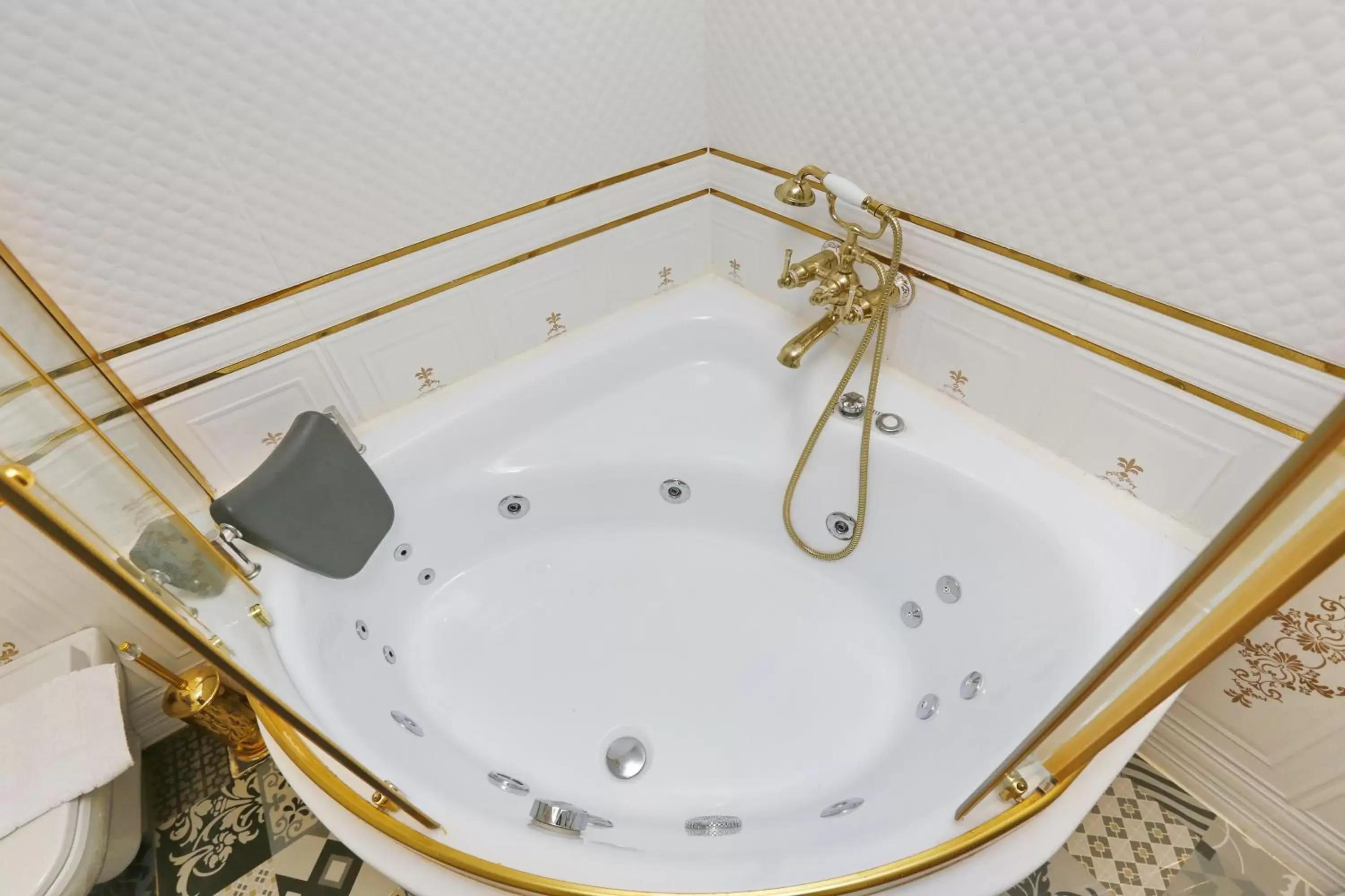 Bathroom in Diamond Royal Hotel
