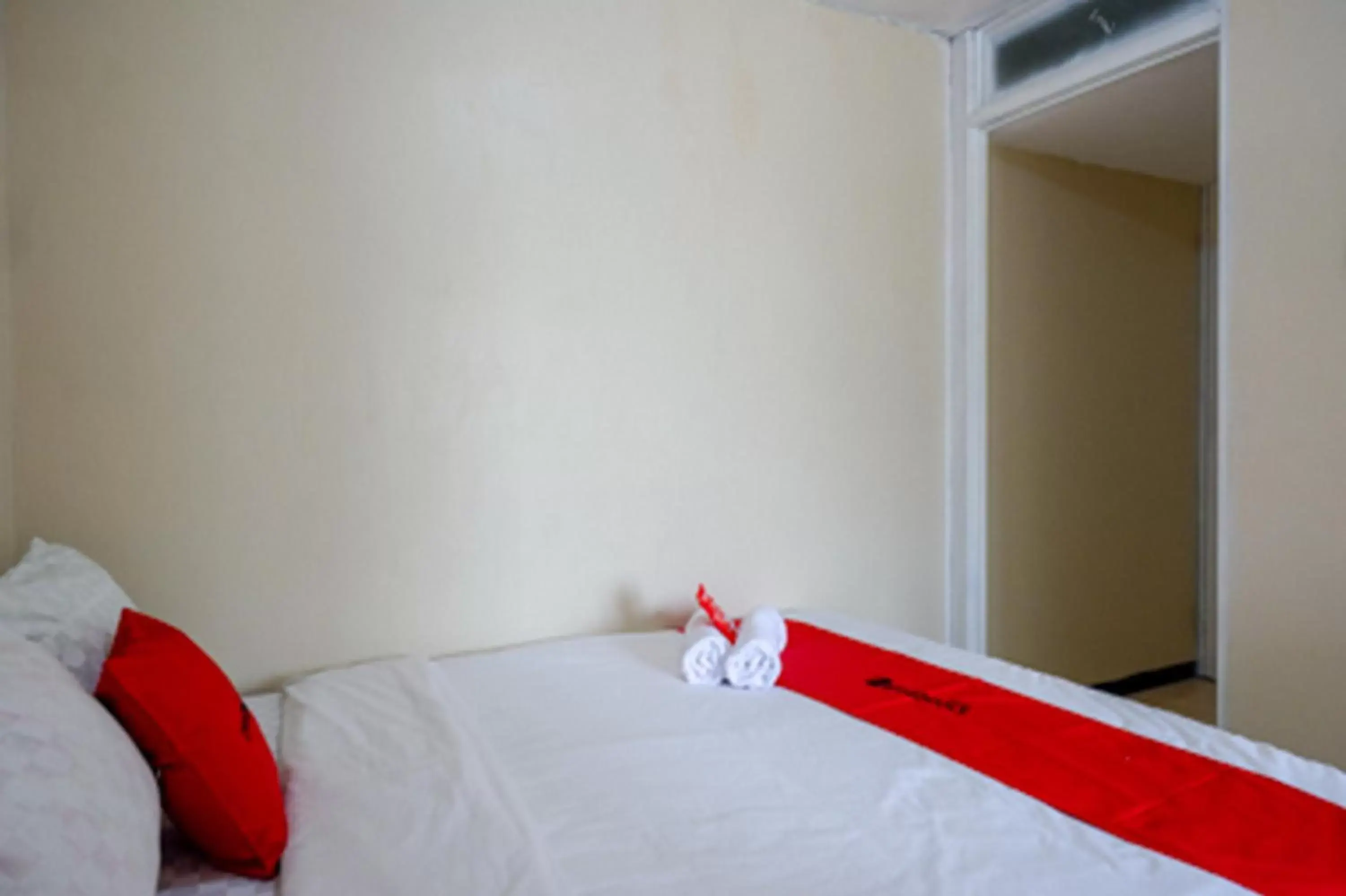 Bed in RedDoorz near RSUD Kudus Bed in RedDoorz near RSUD Kudus