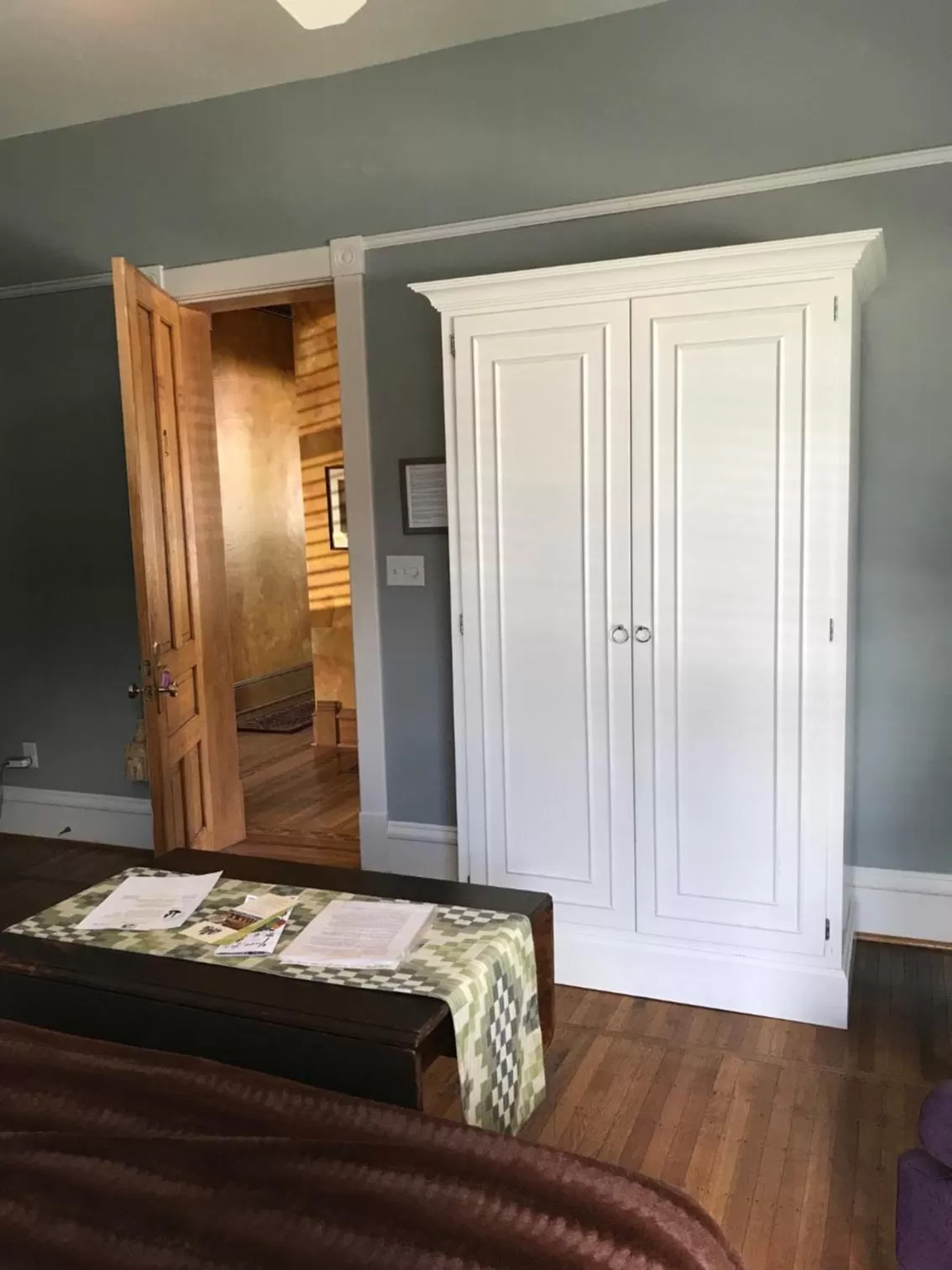 Decorative detail, TV/Entertainment Center in Nestle Inn