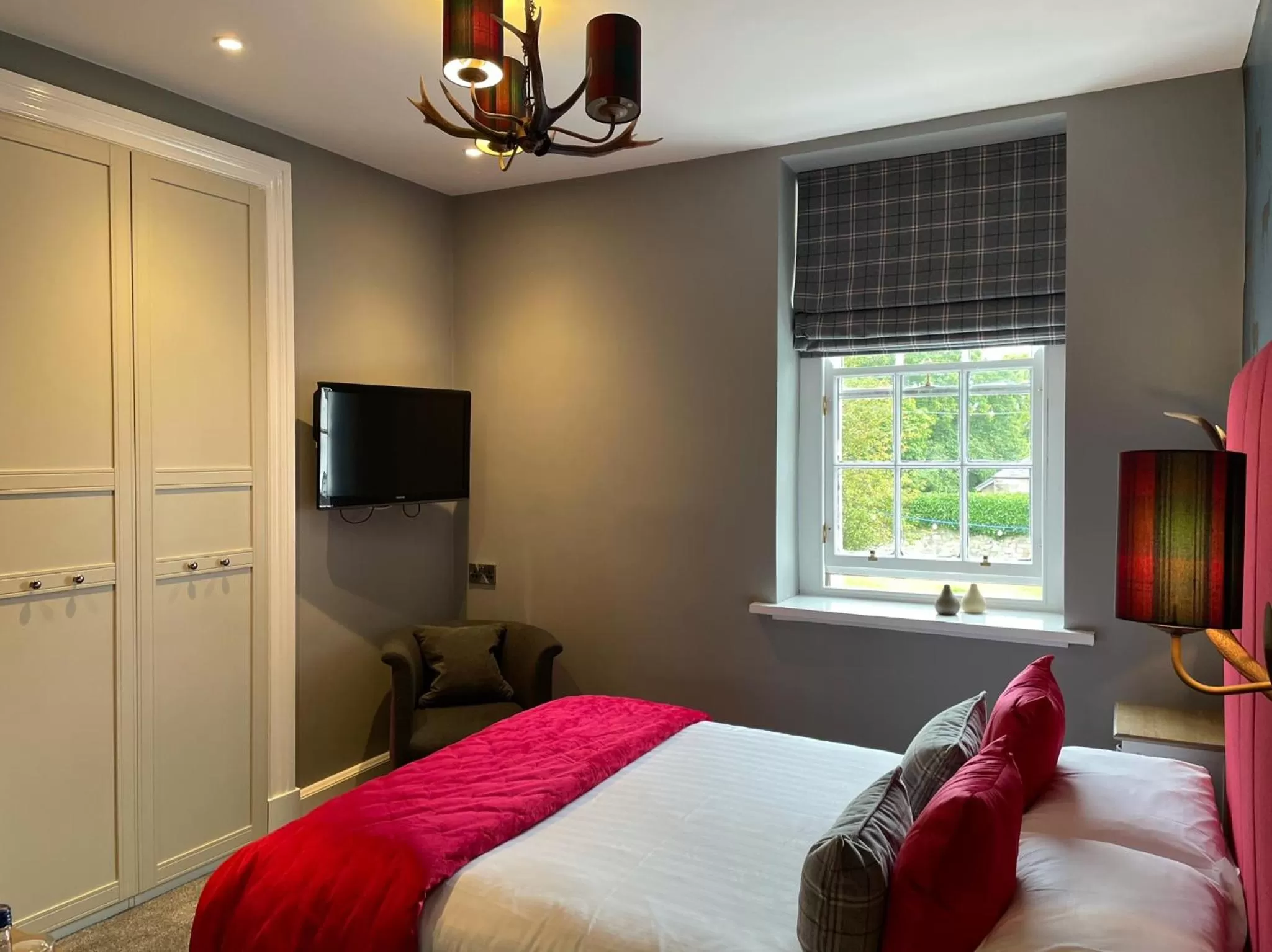 Bed in The Original Rosslyn Inn