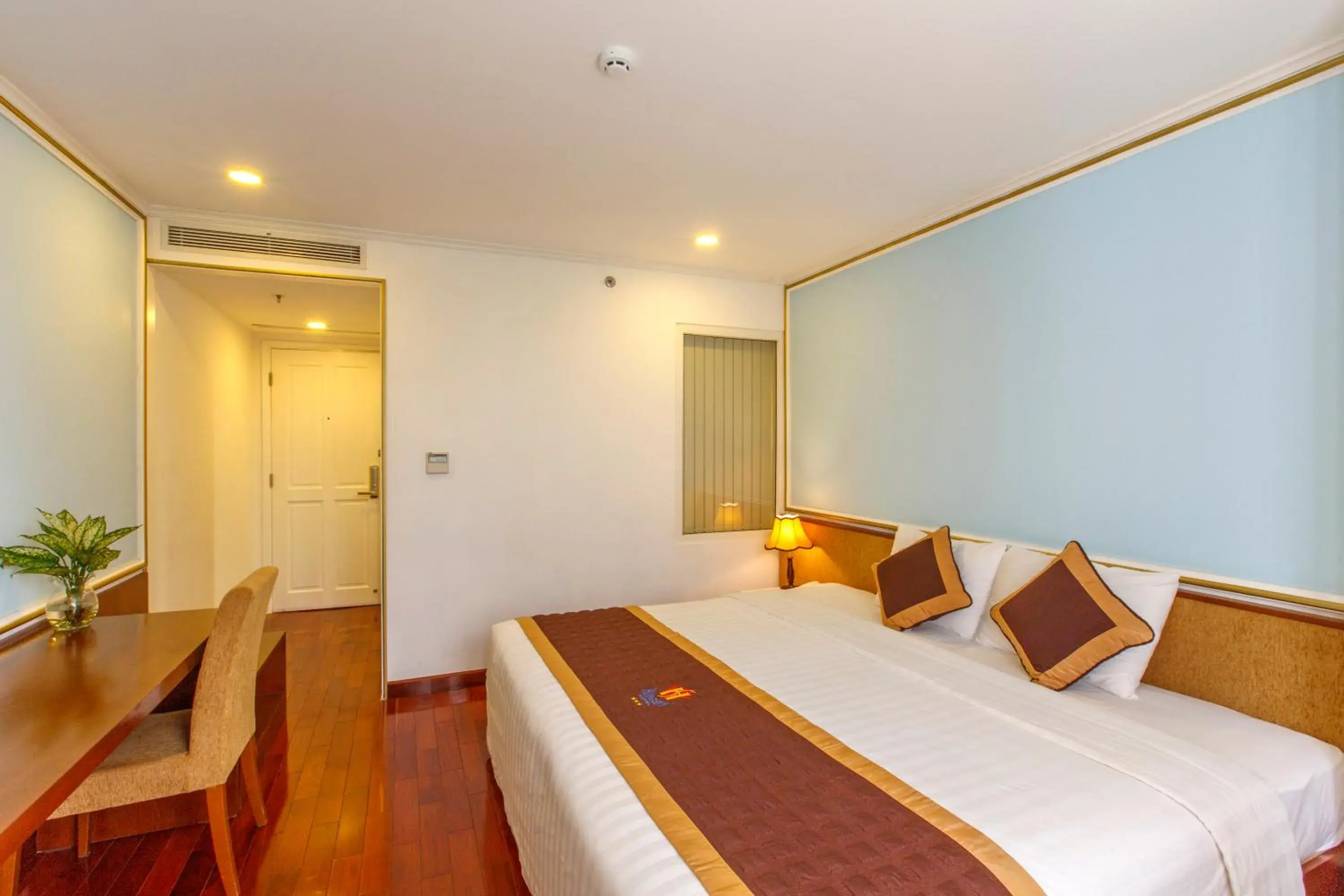 Bed in Huong Sen Annex Hotel