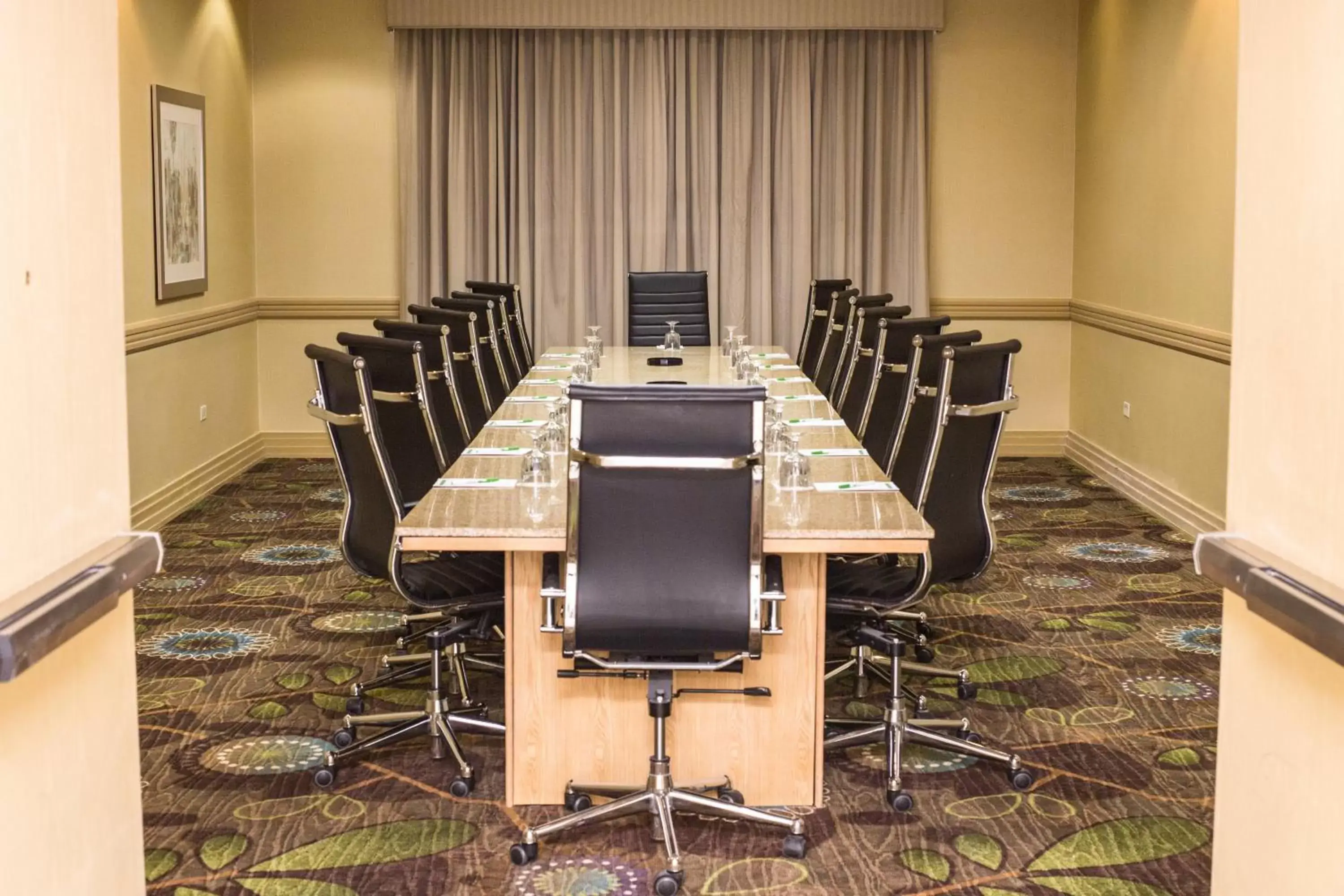 Meeting/conference room, Business Area/Conference Room in Holiday Inn Hotel & Suites Bolingbrook, an IHG Hotel