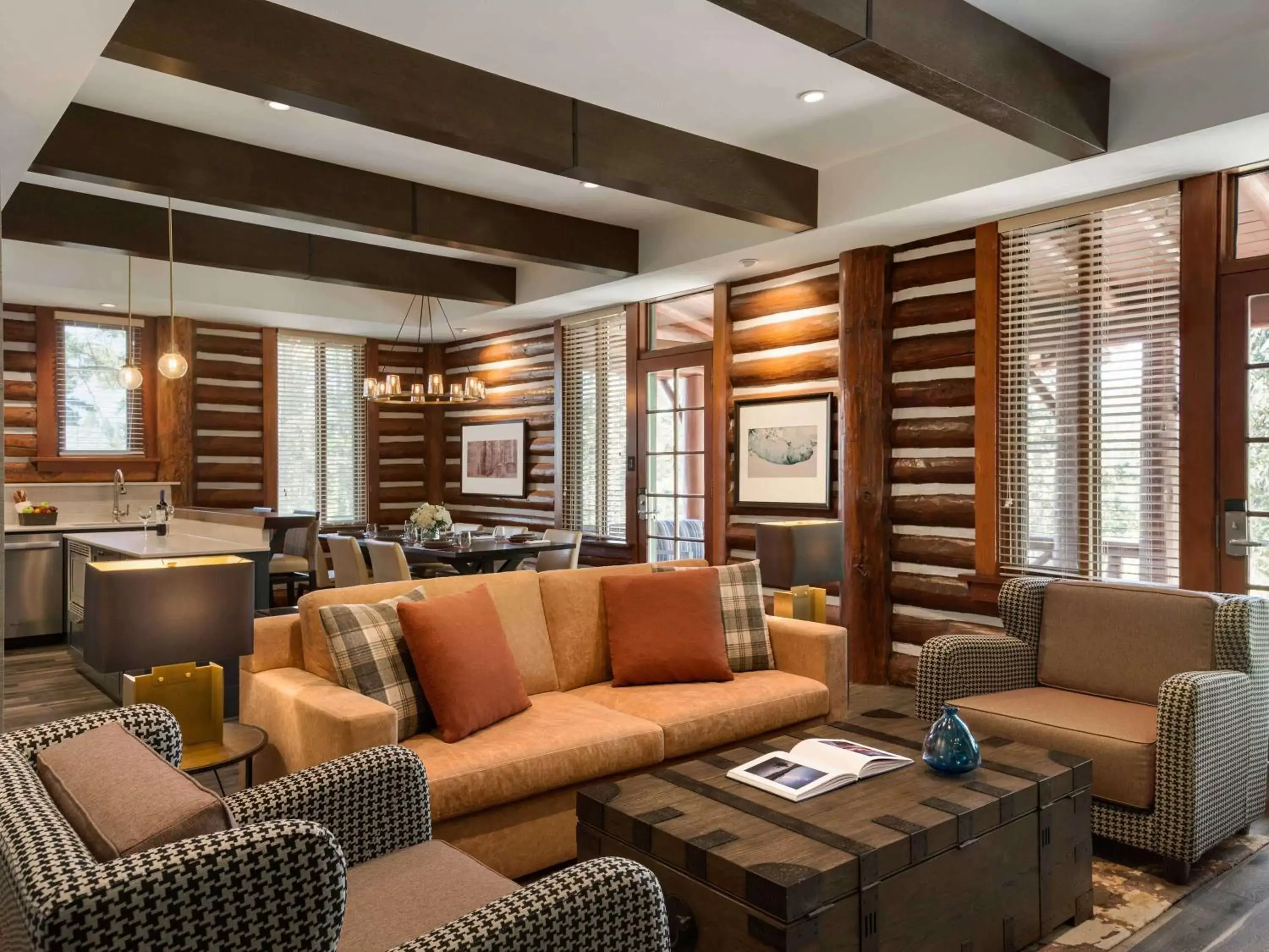 Photo of the whole room, Seating Area in Fairmont Jasper Park Lodge