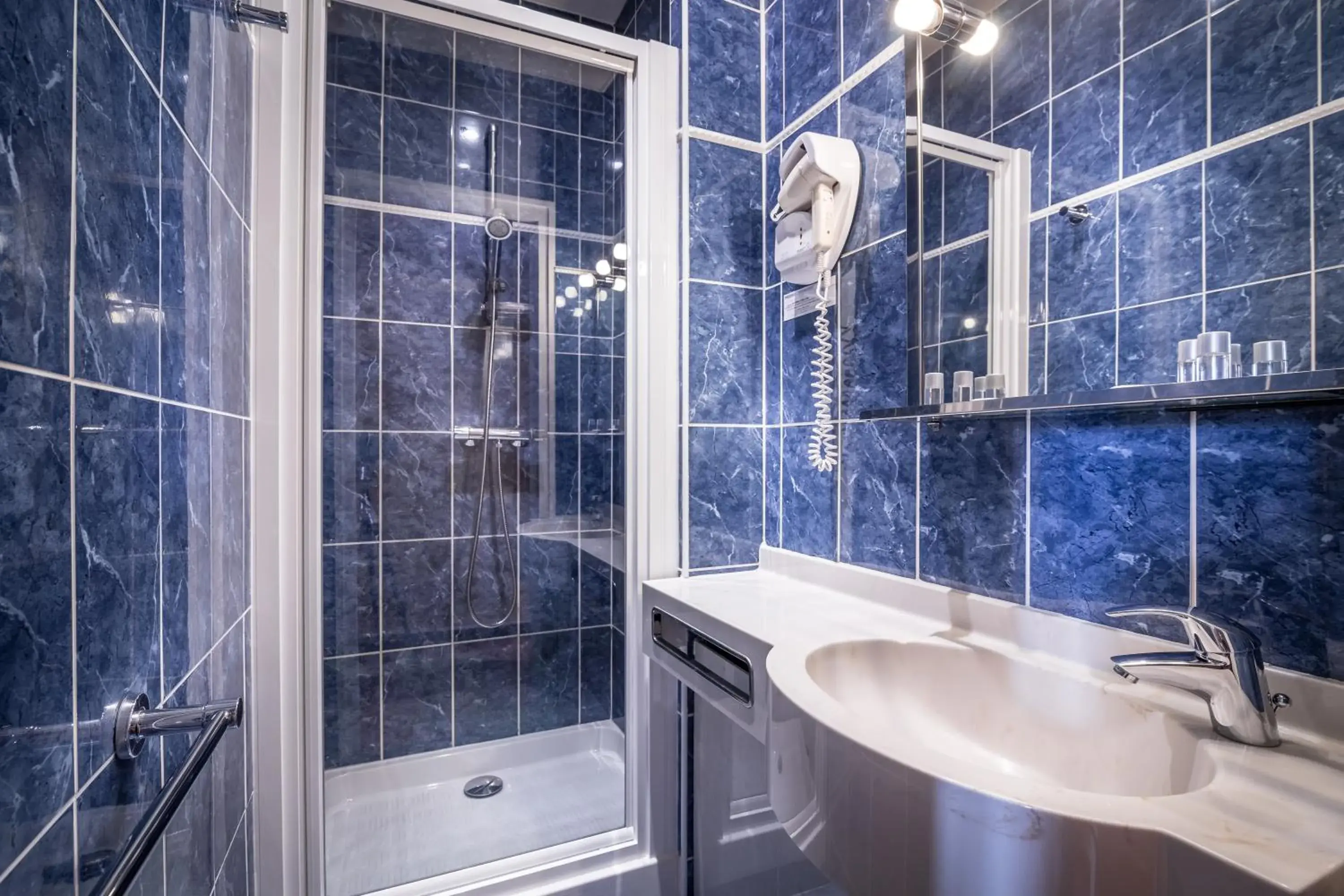 Shower, Bathroom in Hotel Charlemagne