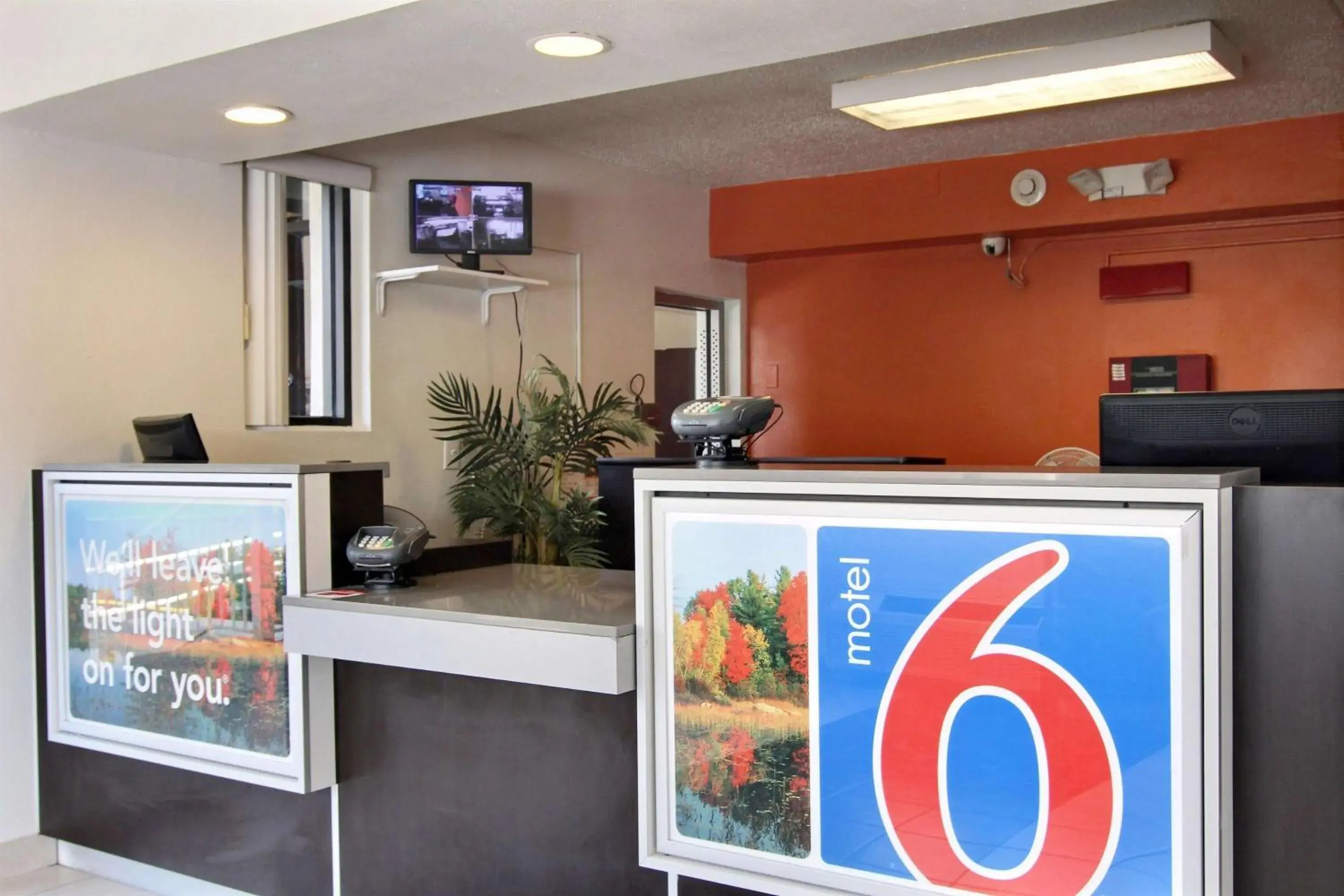 Lobby or reception, Lobby/Reception in Motel 6-Middleburg Heights, OH - Cleveland