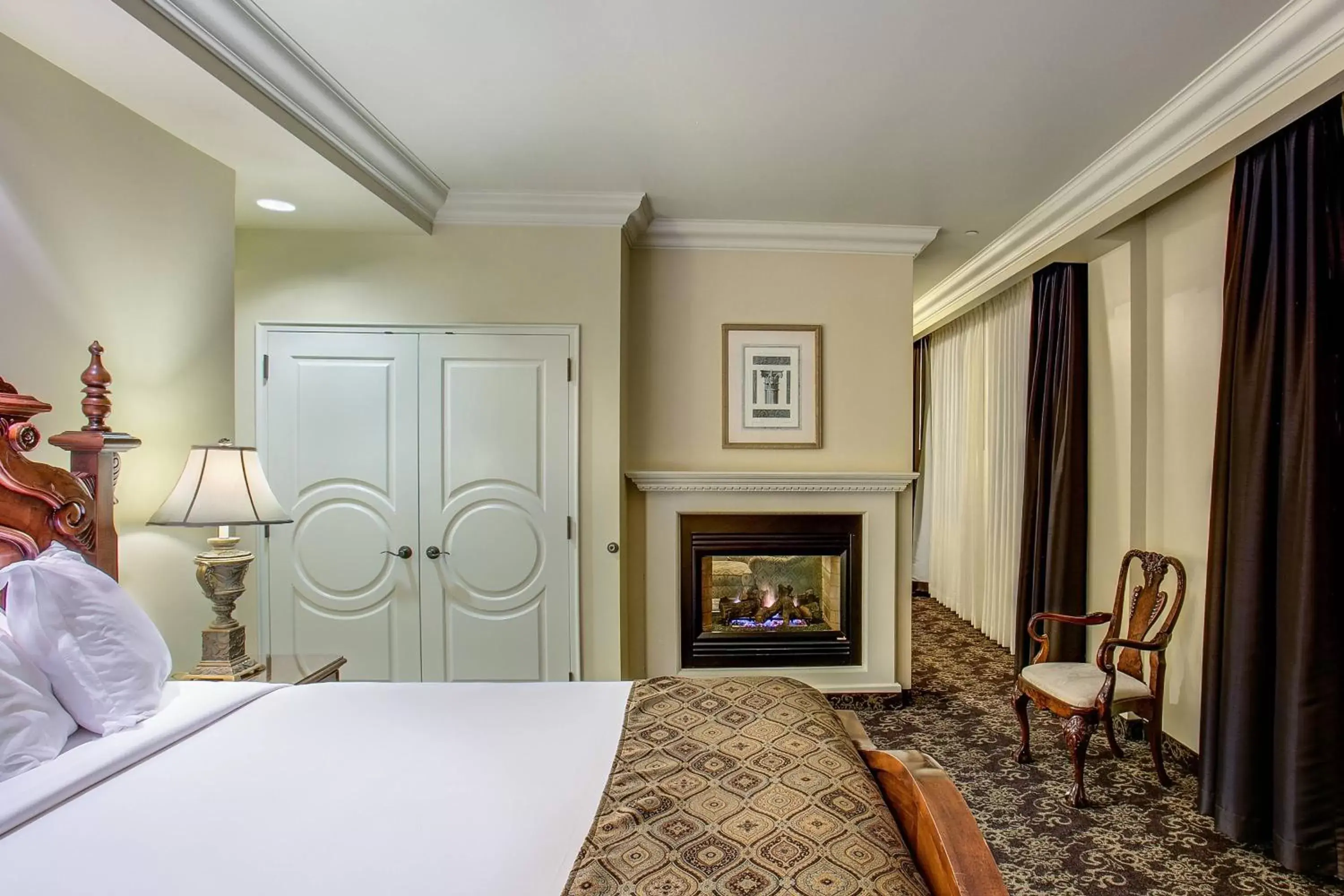 Photo of the whole room, Bed in The Historic Davenport, Autograph Collection