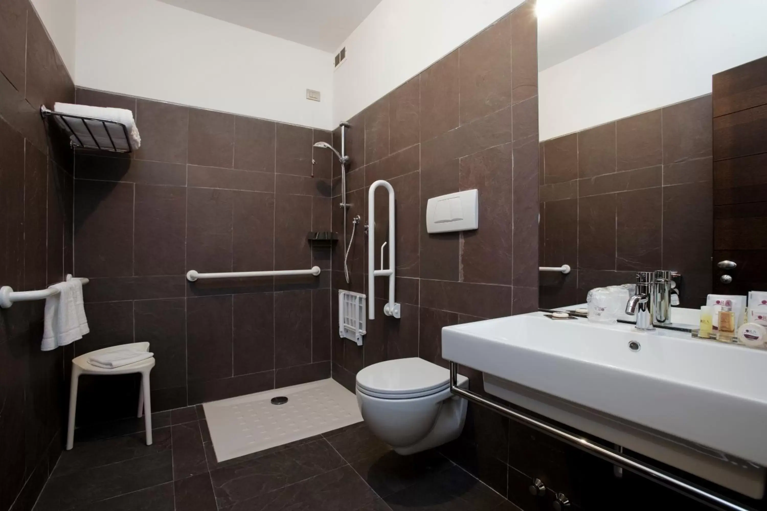 Bathroom in Hotel City Parma