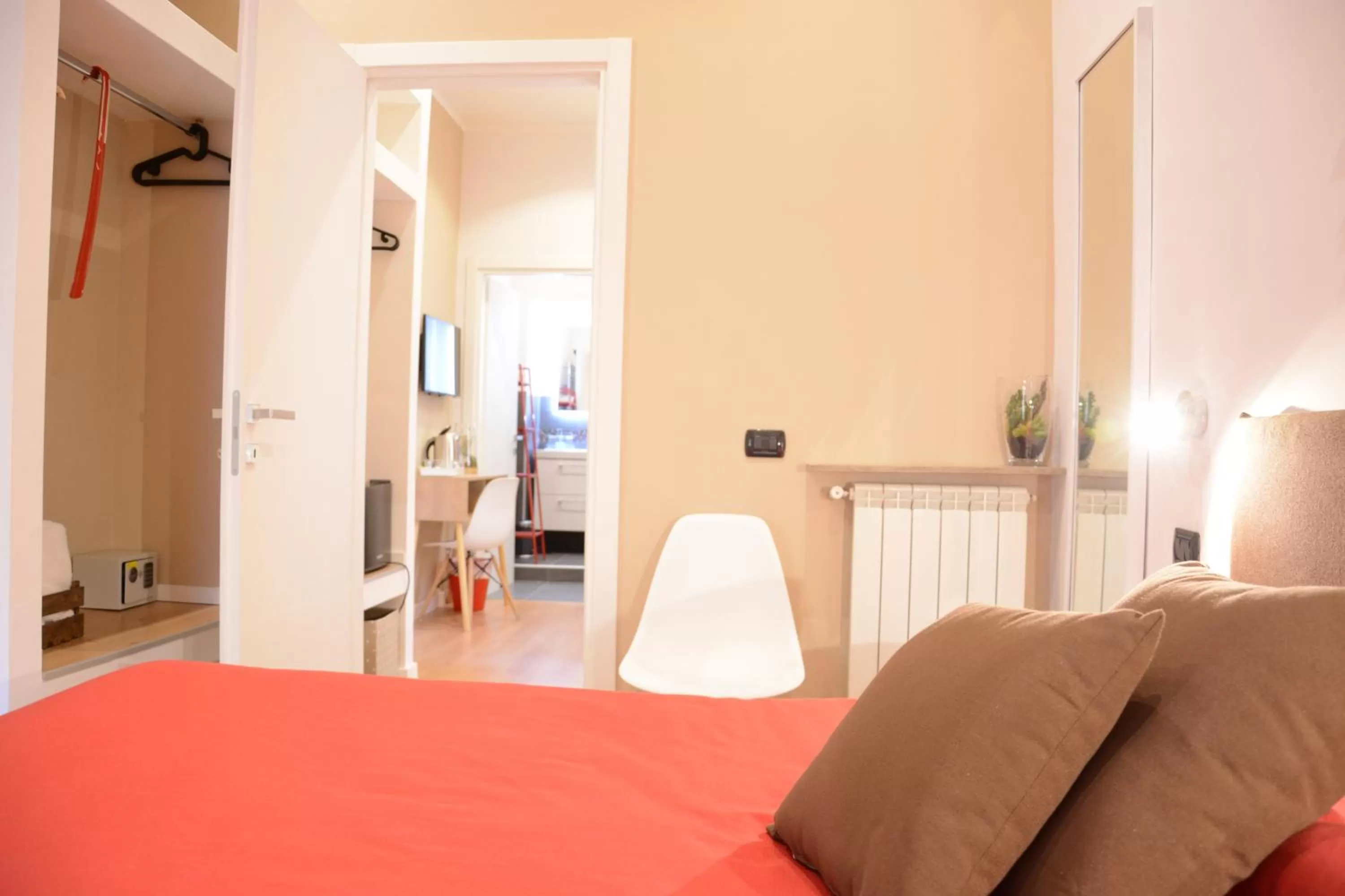 Photo of the whole room, Bed in Grande Archivio Napoli 22