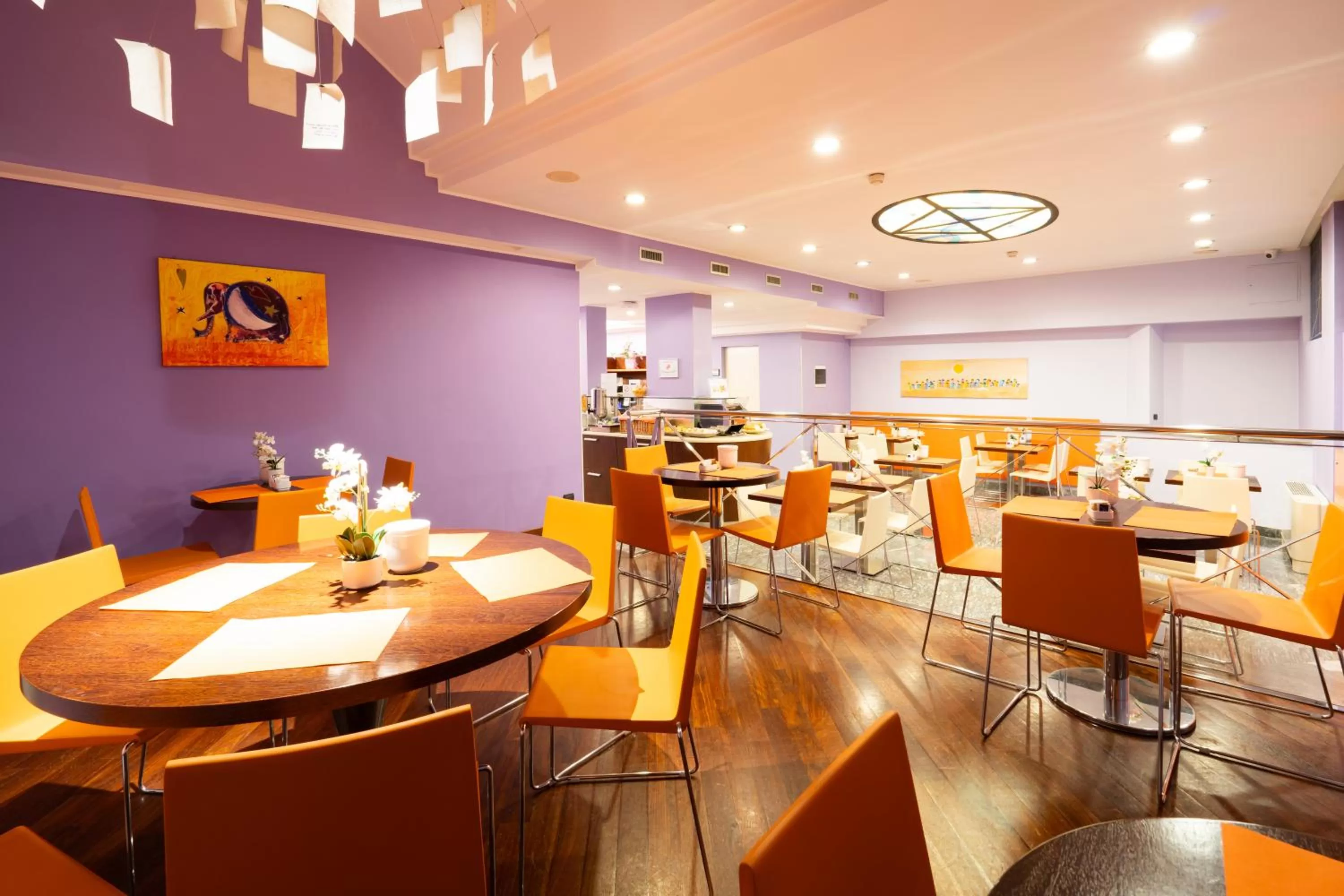 Food and drinks in Hotel Des Etrangers