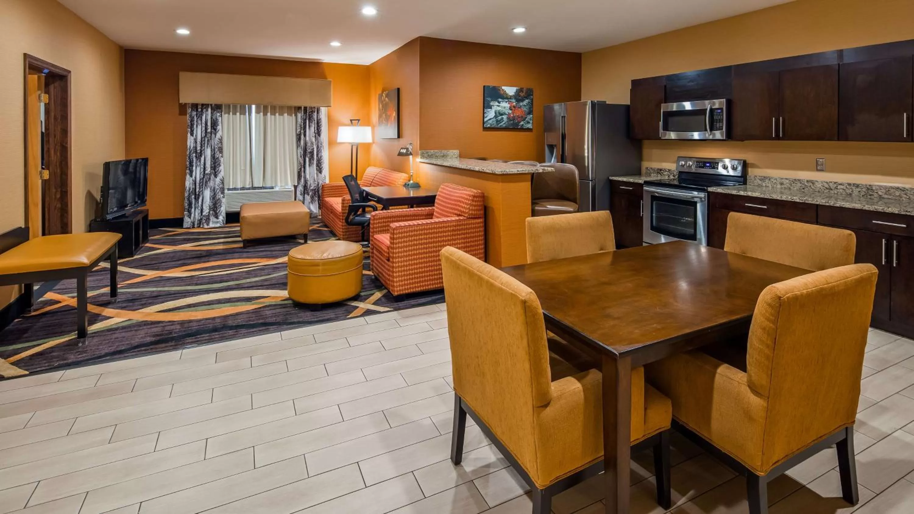 TV and multimedia in Best Western Plus Whitewater Inn